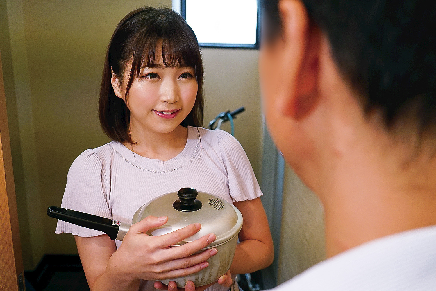 私を抱きしめて・・・。 隣人に恋したシングルマザー 桃井杏南 画像1