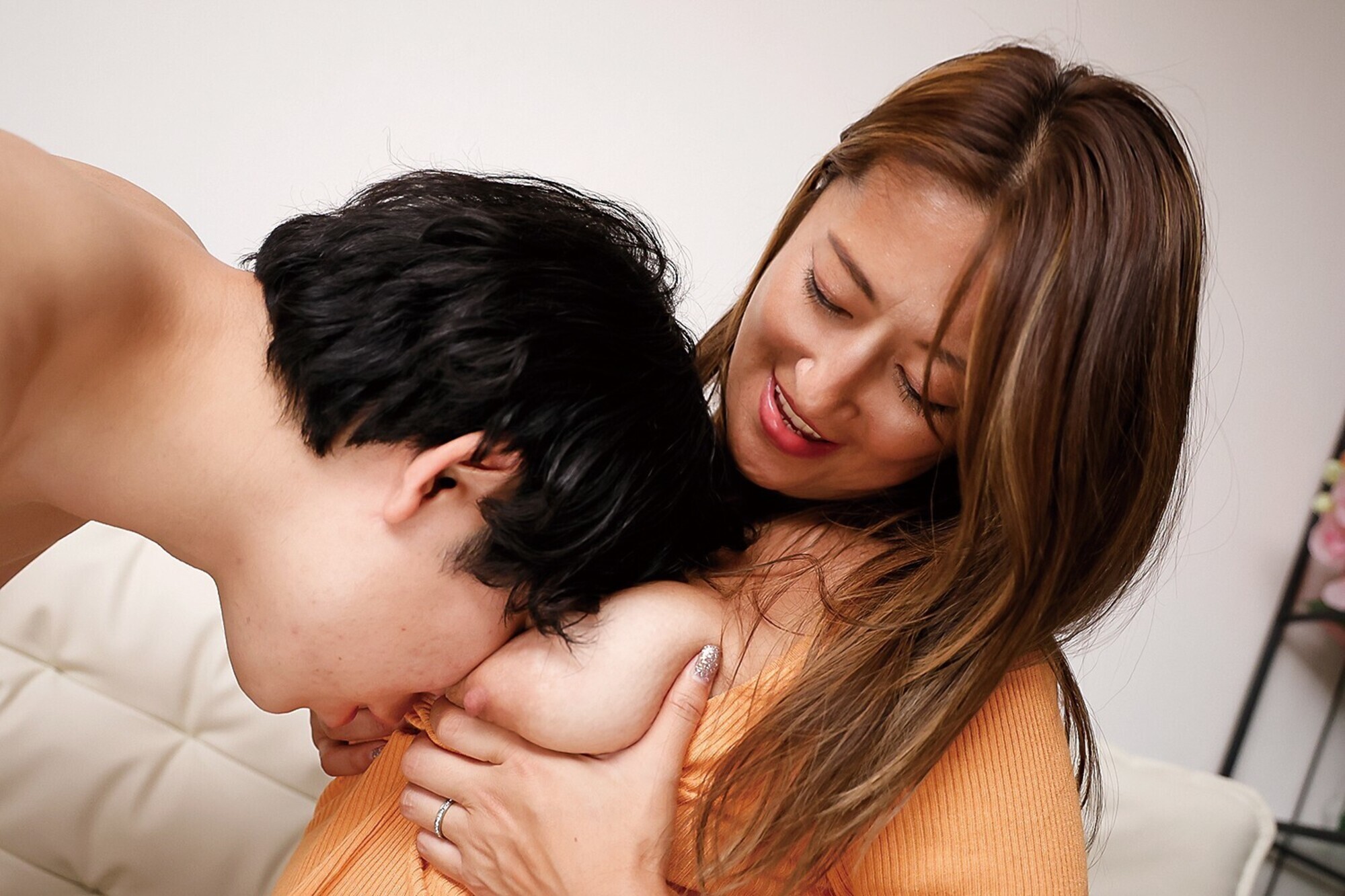 たわわな胸元を見せつけ誘惑してくる上司の奥さん 吹石れな 画像6