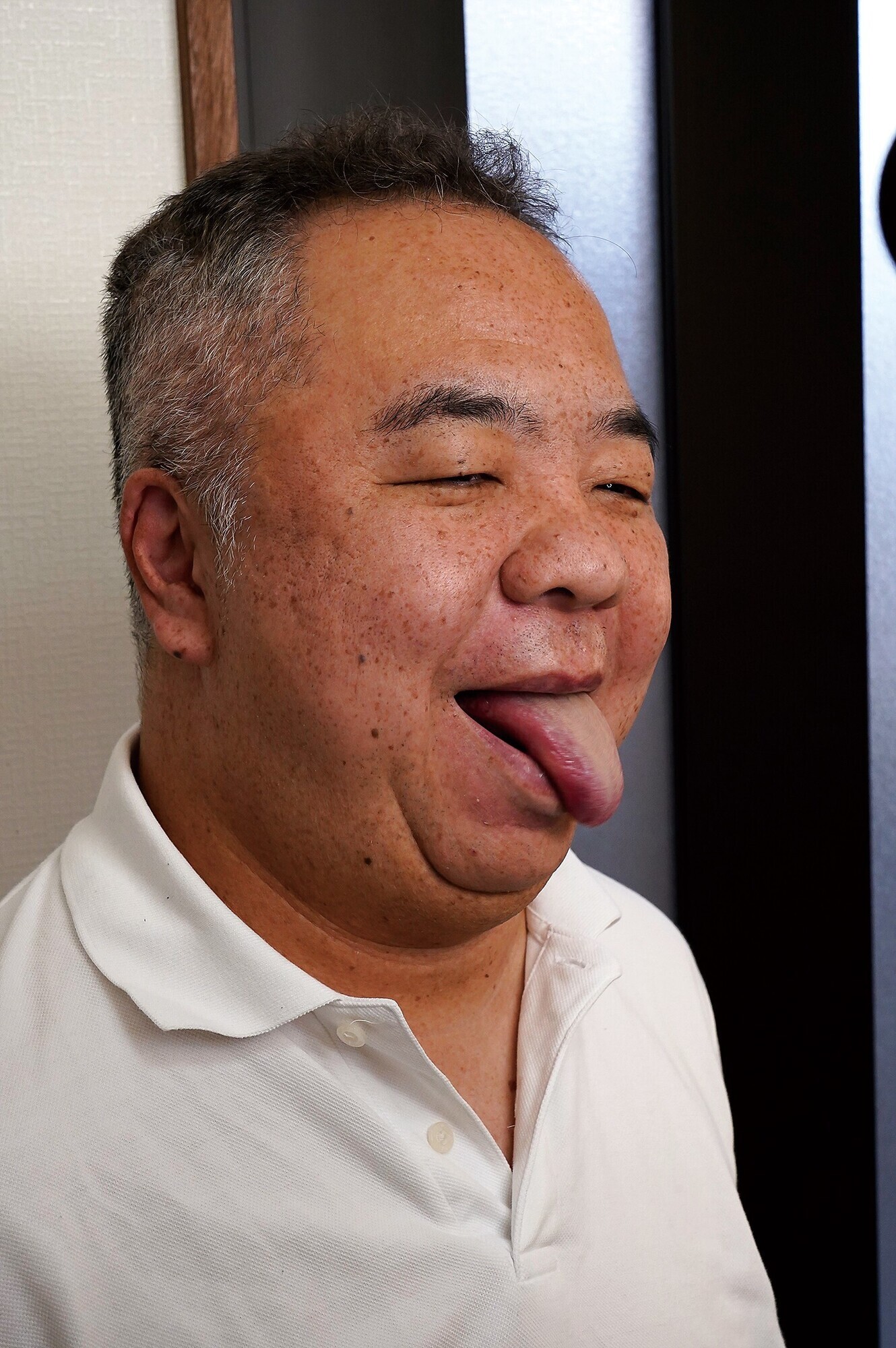 快楽エステルーム キモおじの凄テクに快感を覚えてしまった私 尾崎みのり 1枚目