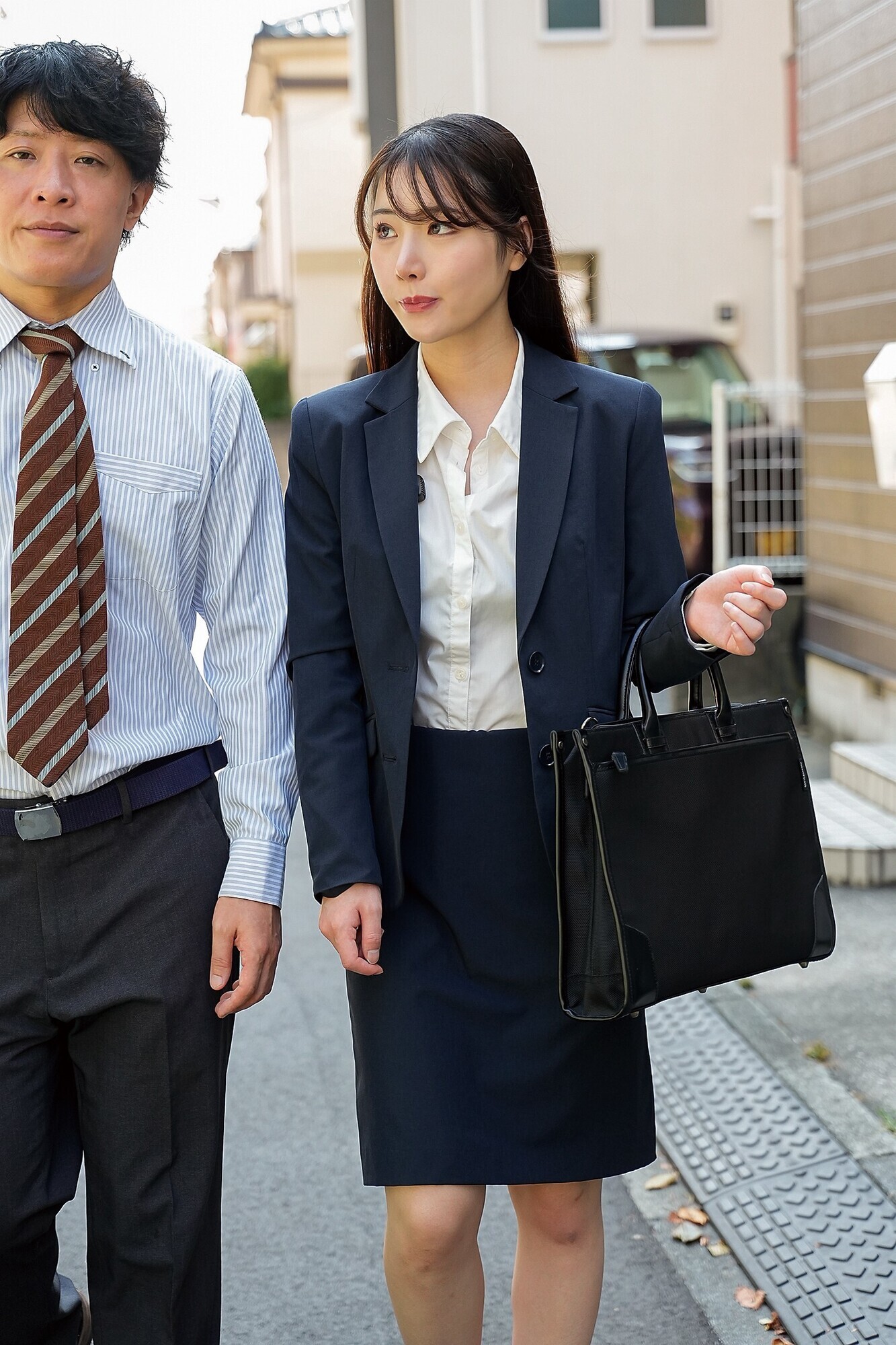 まさかの相部屋&逆NTR 冴えない上司の俺に会社で一番の美人部下が・・・ 望月りんね 2枚目