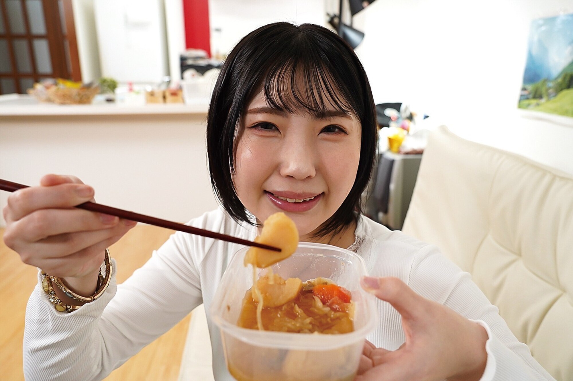 となりの彼女は小悪魔女子 ノンストップ誘惑に僕の理性は崩壊した 桃瀬ひまり 画像2