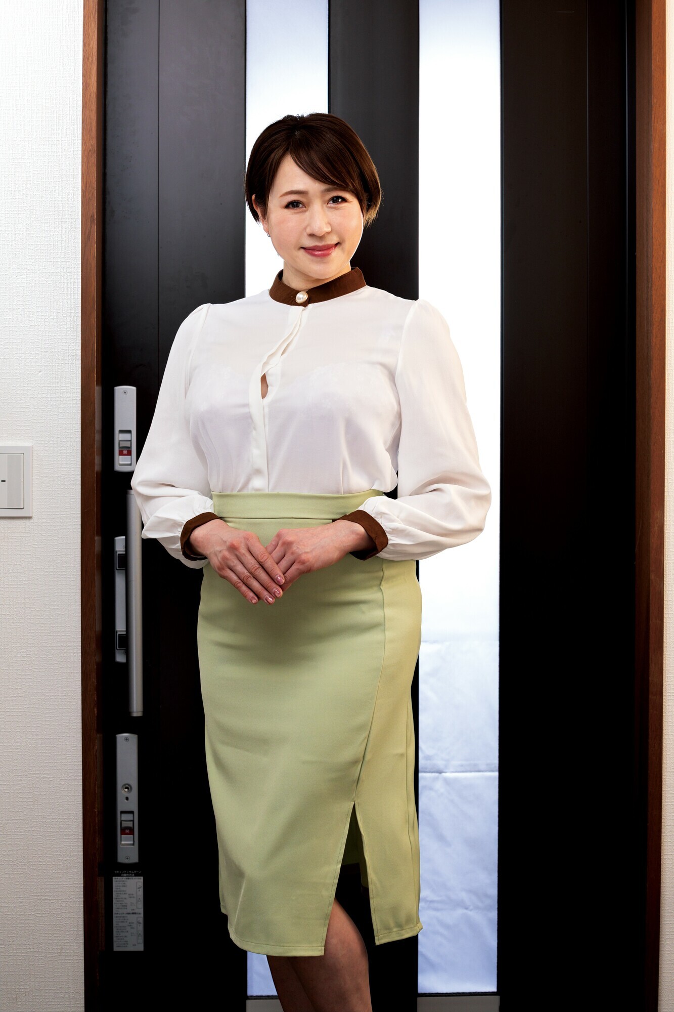 一見普通のおばさん家政婦だが、実は女王様気質のド痴女だった!? 冬木舞 3枚目