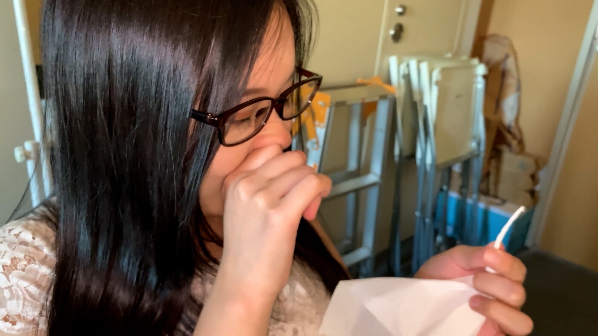 爆乳眼鏡美女の鼻腔観察にこよりを添えて・・・ 塚田詩織 画像10