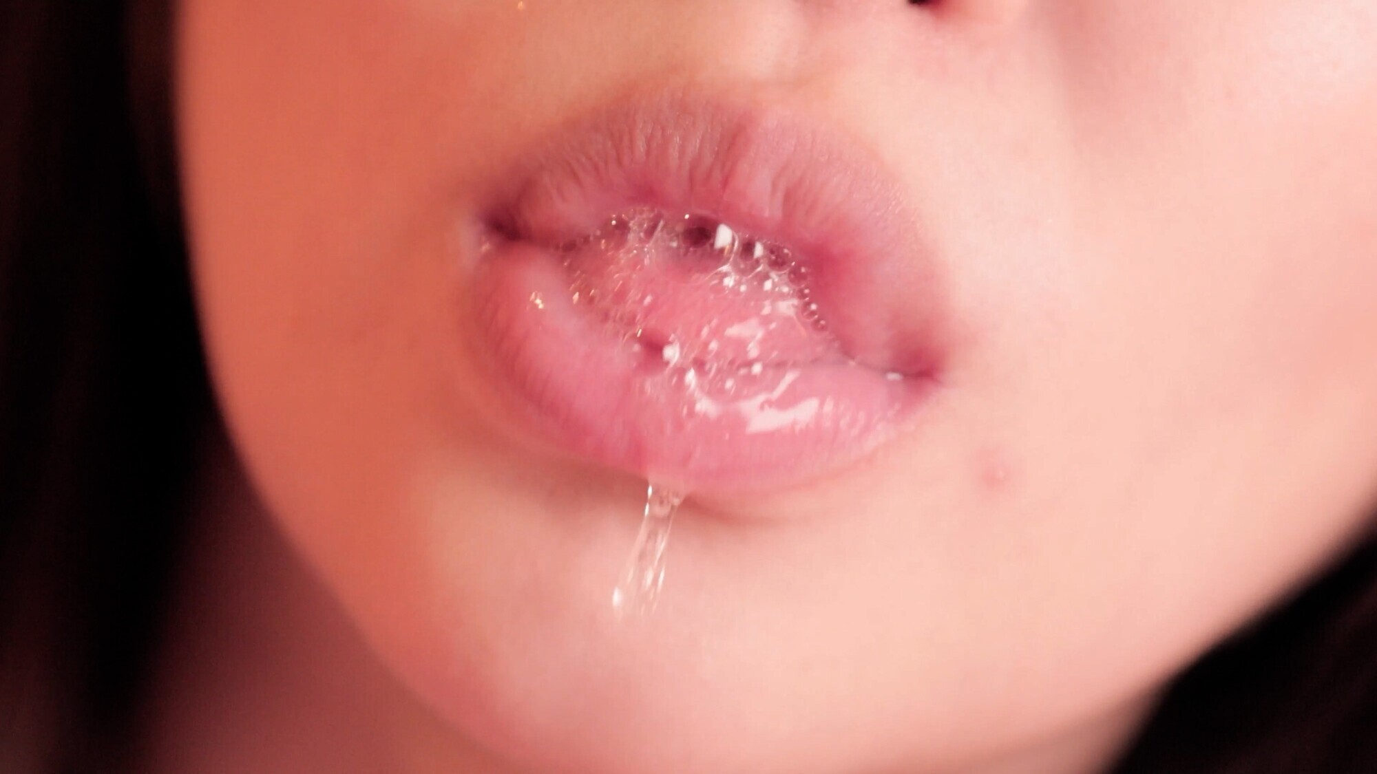 桃尻かのんの美味しい唾と舌の匂いを鼻で官能してみた 画像1