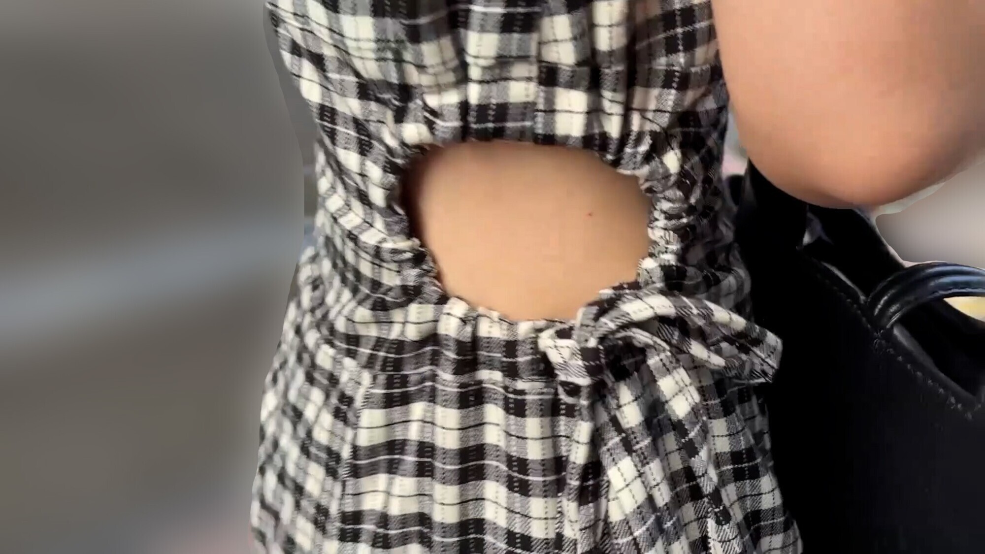 街角で声をかけてくすぐりさせてもらう 交渉上手な黒髪ギャル かなちゃん 画像2