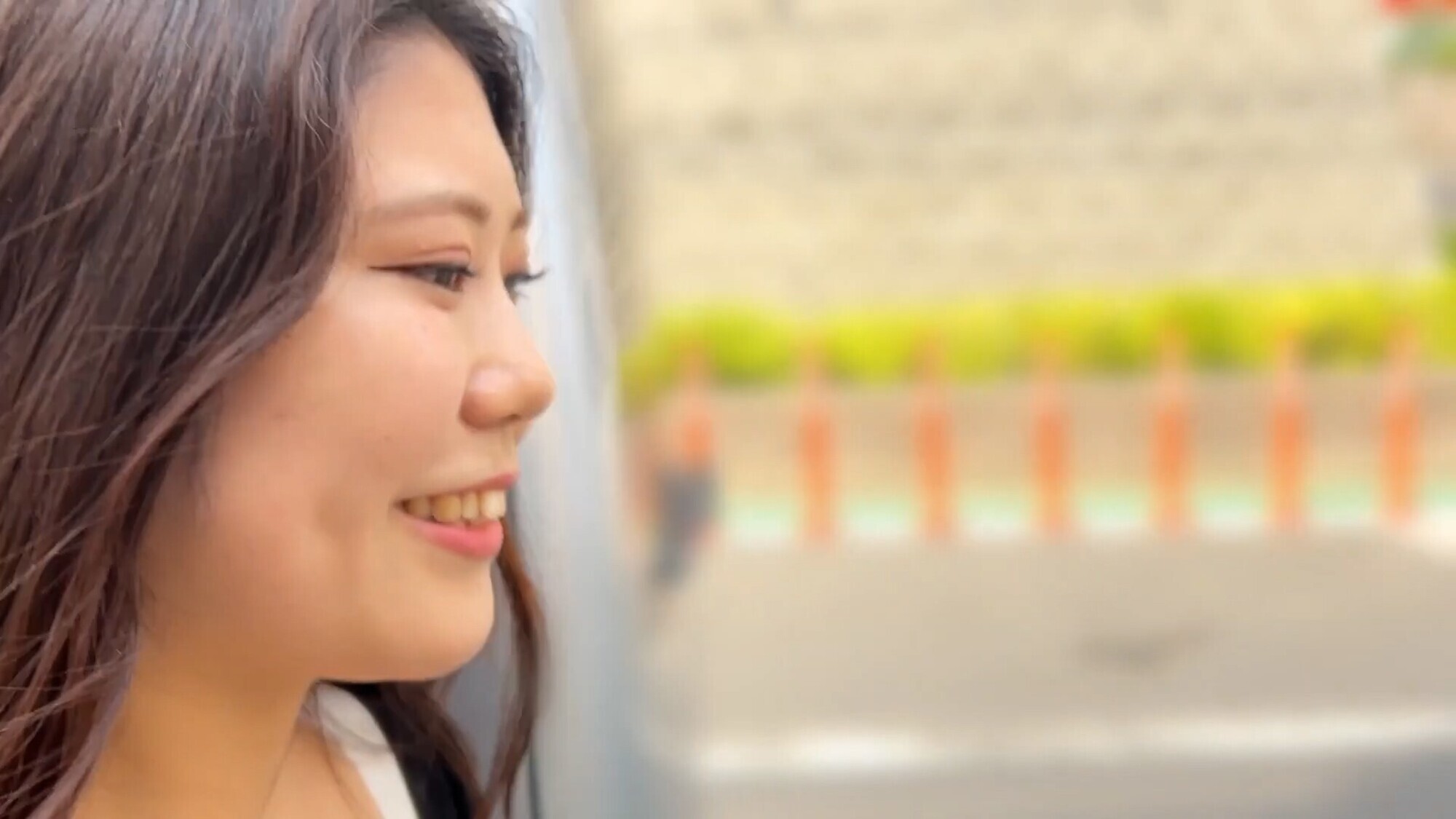 M男が街中で女性に声をかけてキスさせてもらう アパレル店員 さゆりちゃん 画像1
