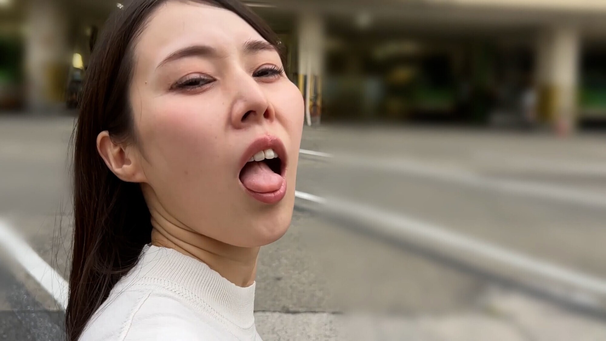 M男が街中で女性に声をかけてキスさせてもらう WEBデザイナー しおりちゃん 画像2