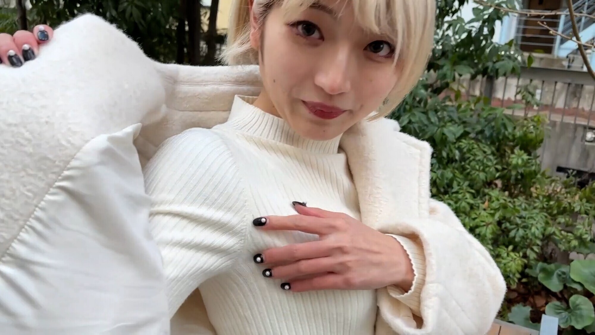 M男が街中で女性に声をかけてワキを舐めさせて貰う 美容部員 はるのちゃん 画像4