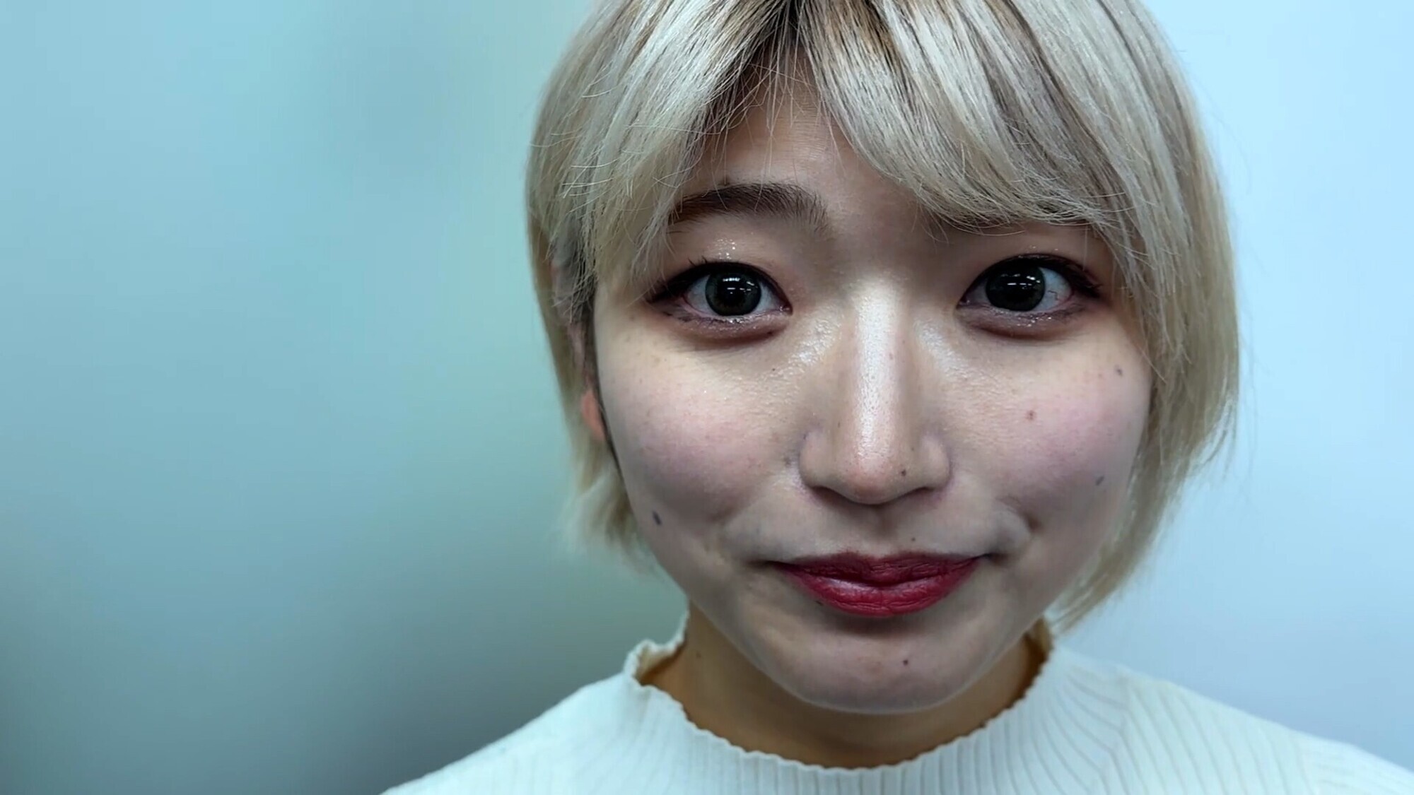 M男が街中で女性に声をかけてワキを舐めさせて貰う 美容部員 はるのちゃん 画像5