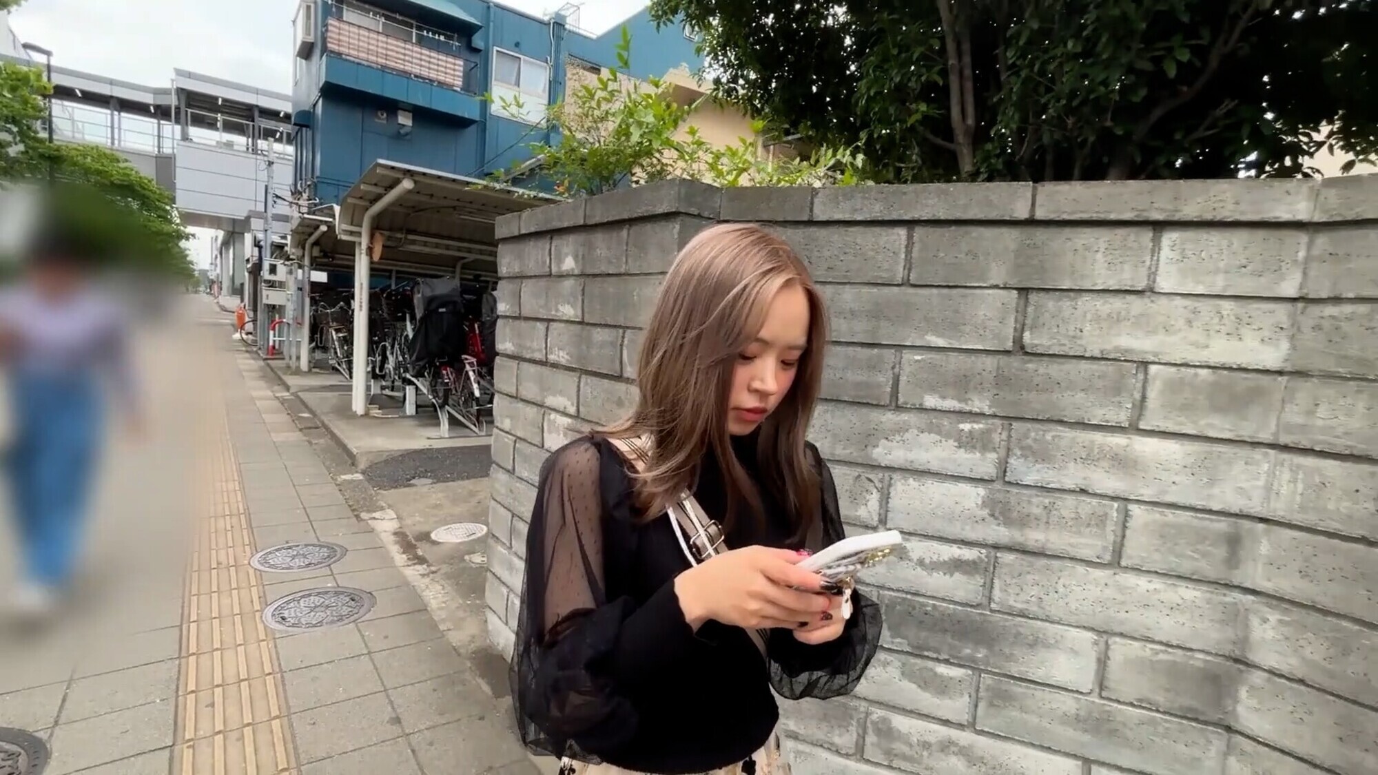 街角で声をかけてアナル観察させてもらう アシスタント美容師 はるちゃん 画像1