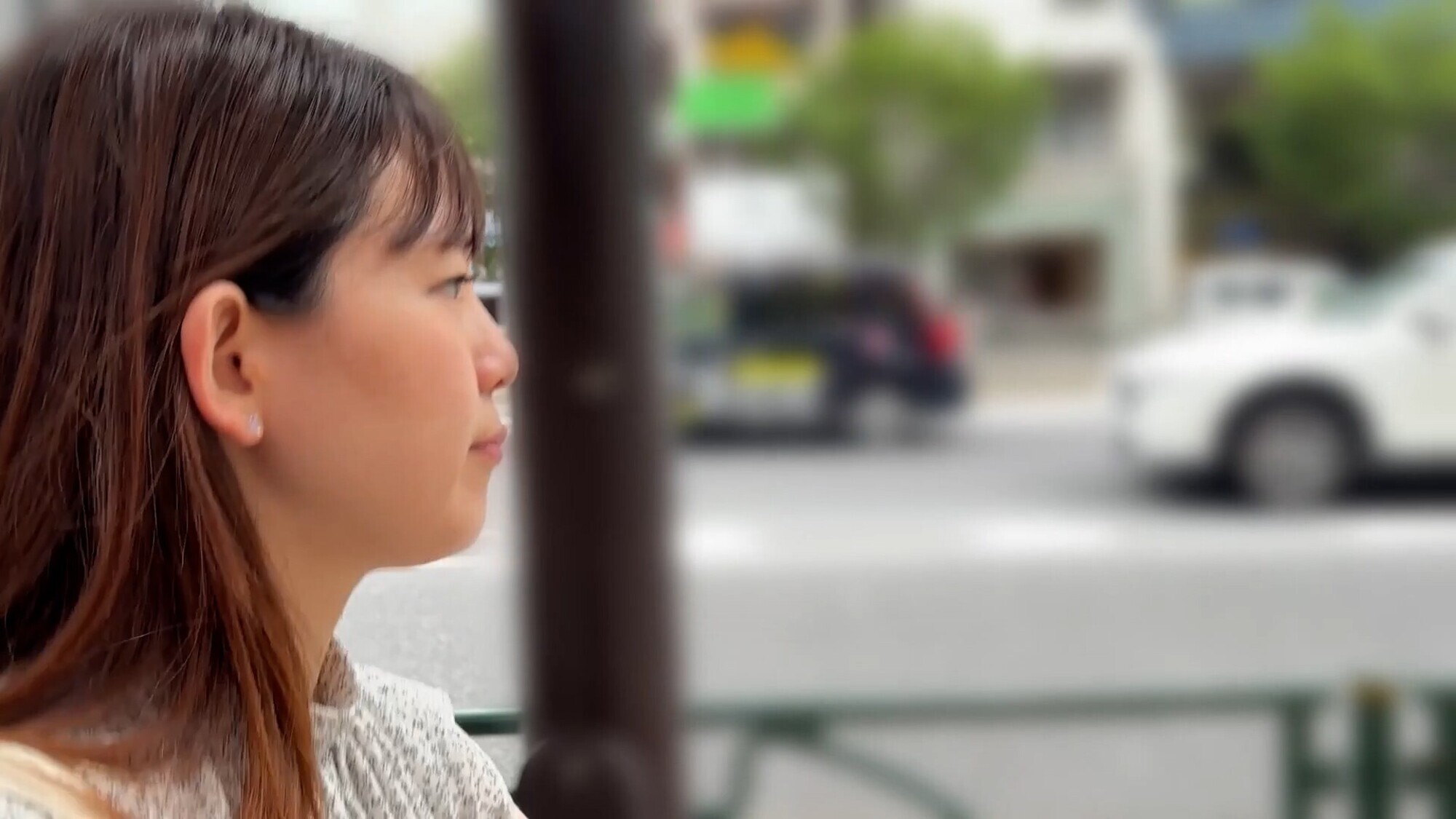 M男が街中で女性に声をかけてワキを舐めさせて貰う OL あいるちゃん 画像1