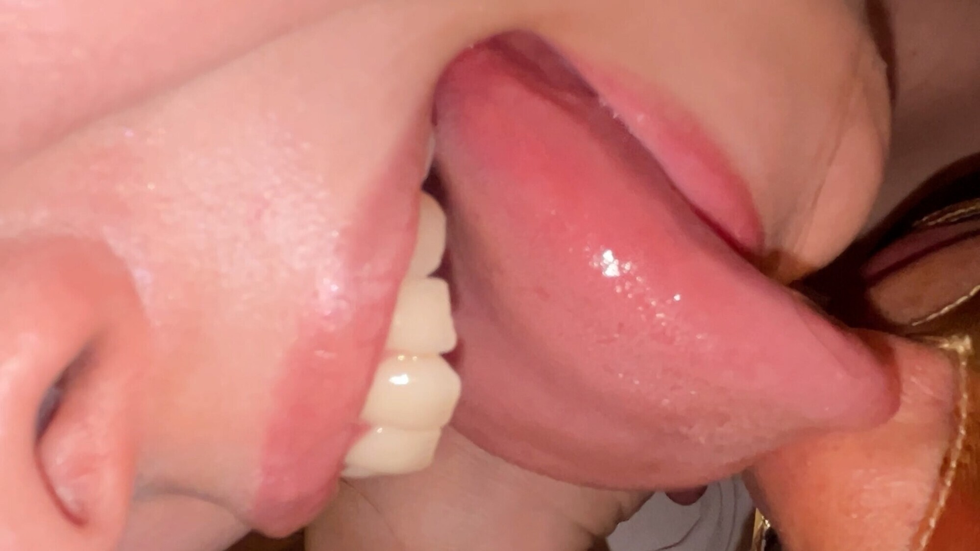 実況しながら鼻を辱めるドSお姉さんがM男に濃厚鼻フェラ 画像4