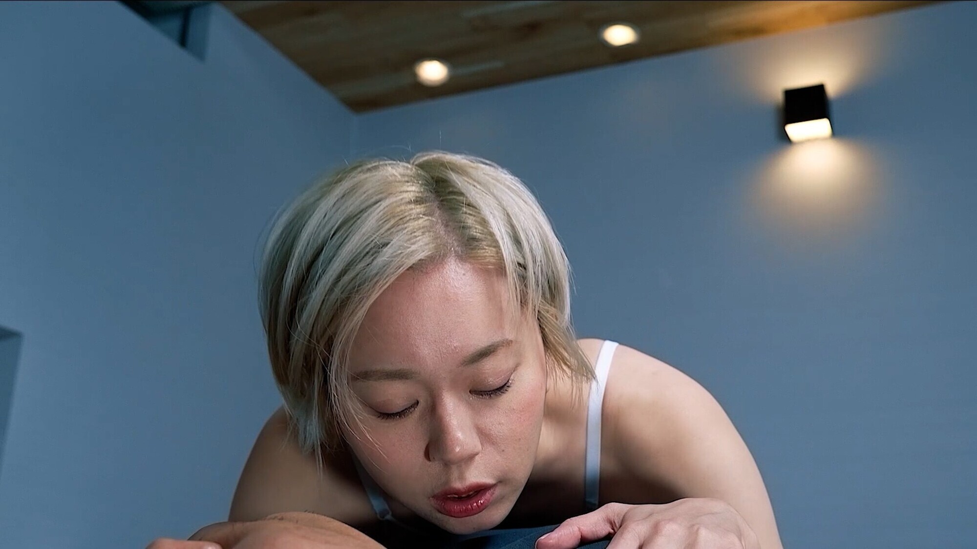 腰振りながら鼻フェラしちゃうドエロギャルがM男に濃厚鼻フェラ 画像15