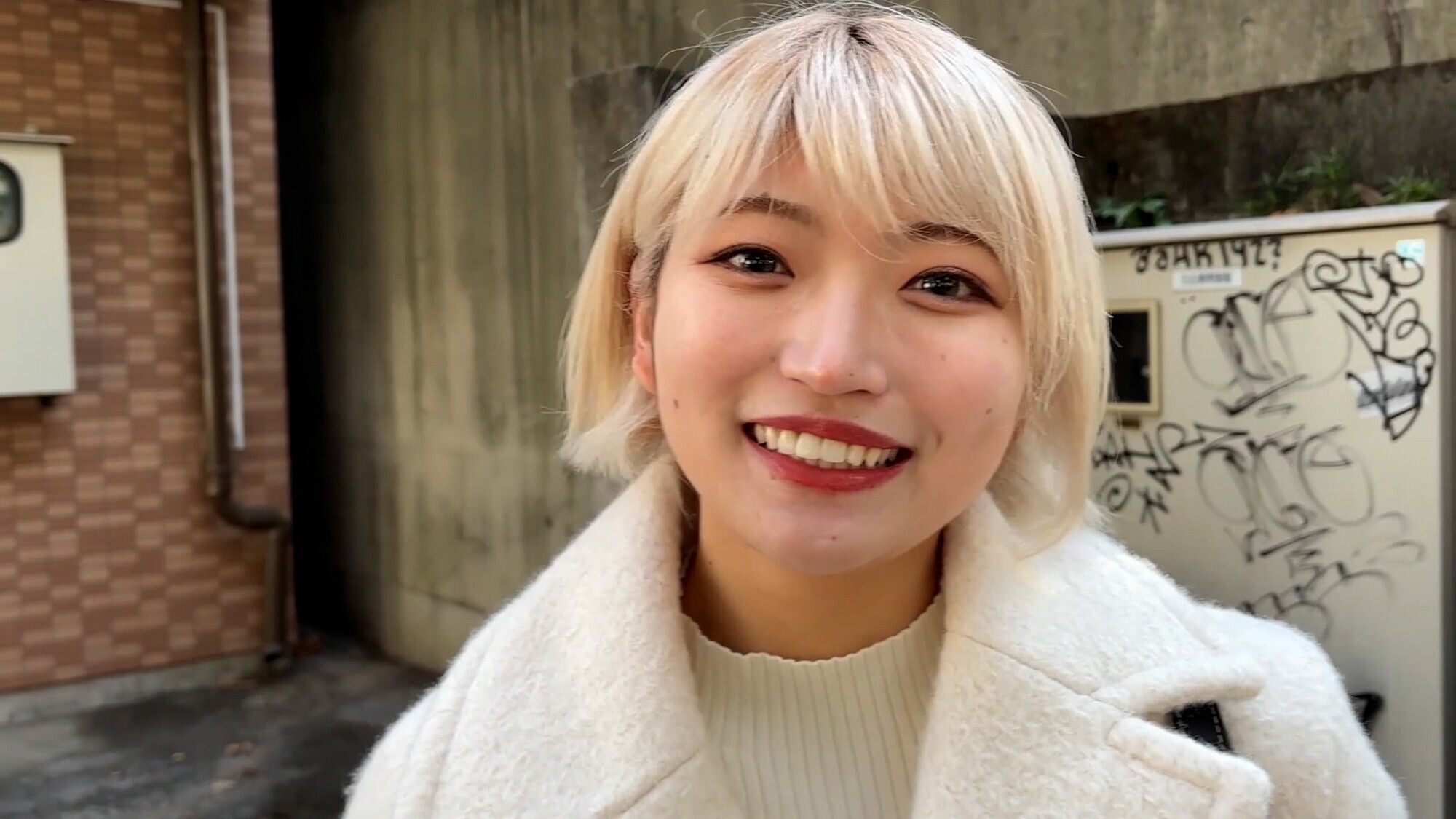 ソフトな言葉責めをする美女がM男に濃厚鼻フェラ 画像2