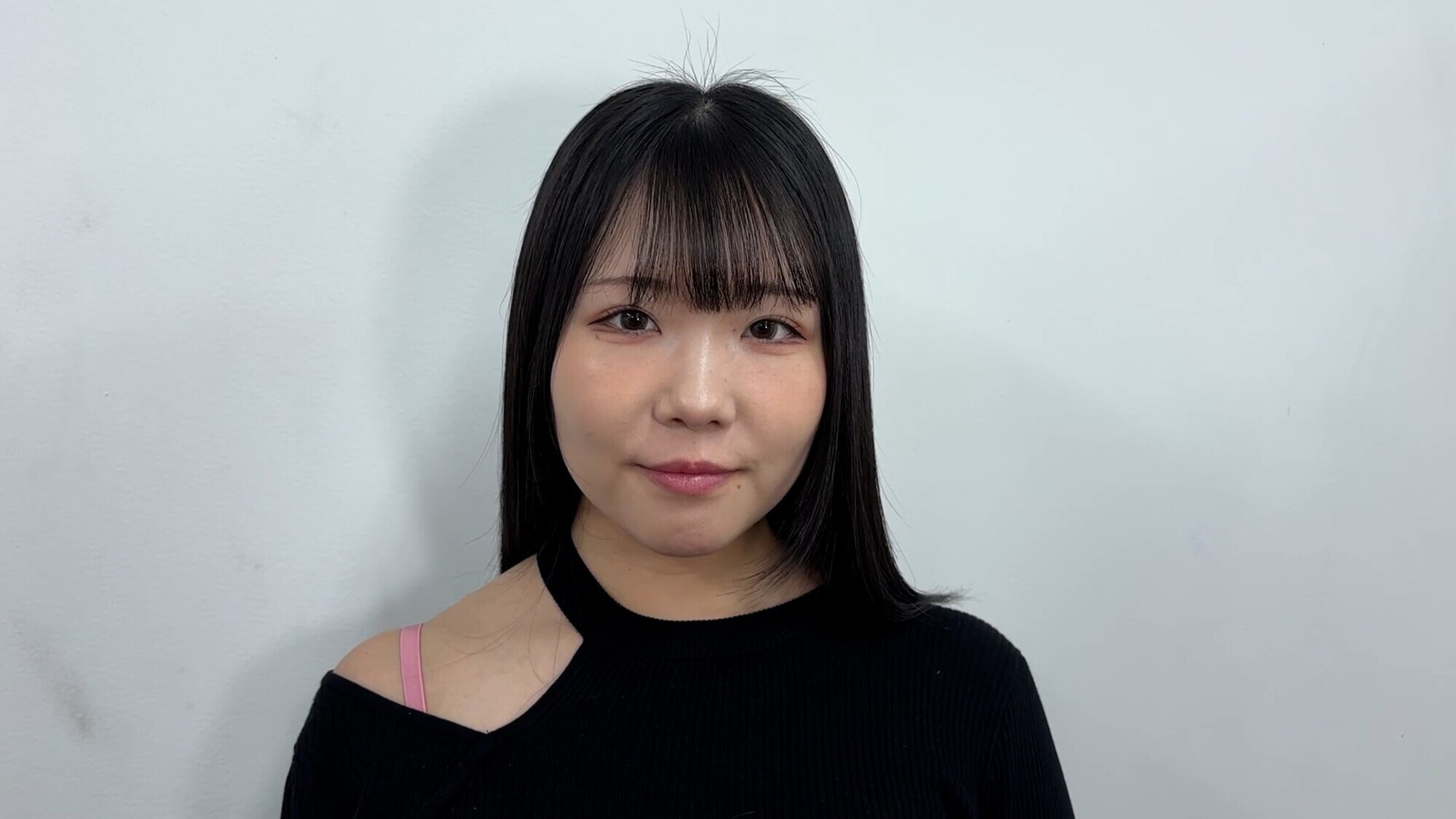 長い舌!みすずちゃんの口内観察 1枚目