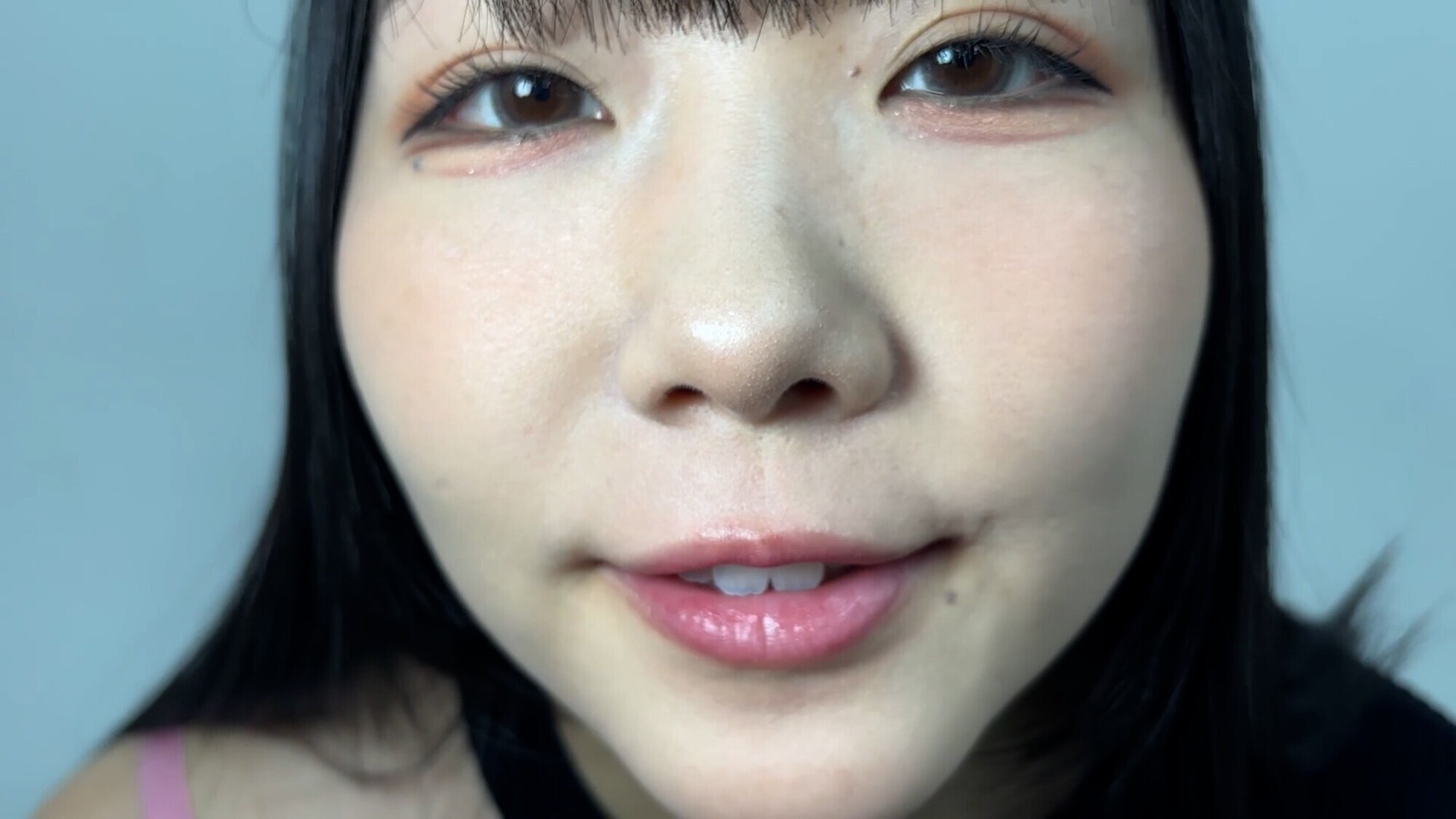 長い舌!みすずちゃんの口内観察 5枚目