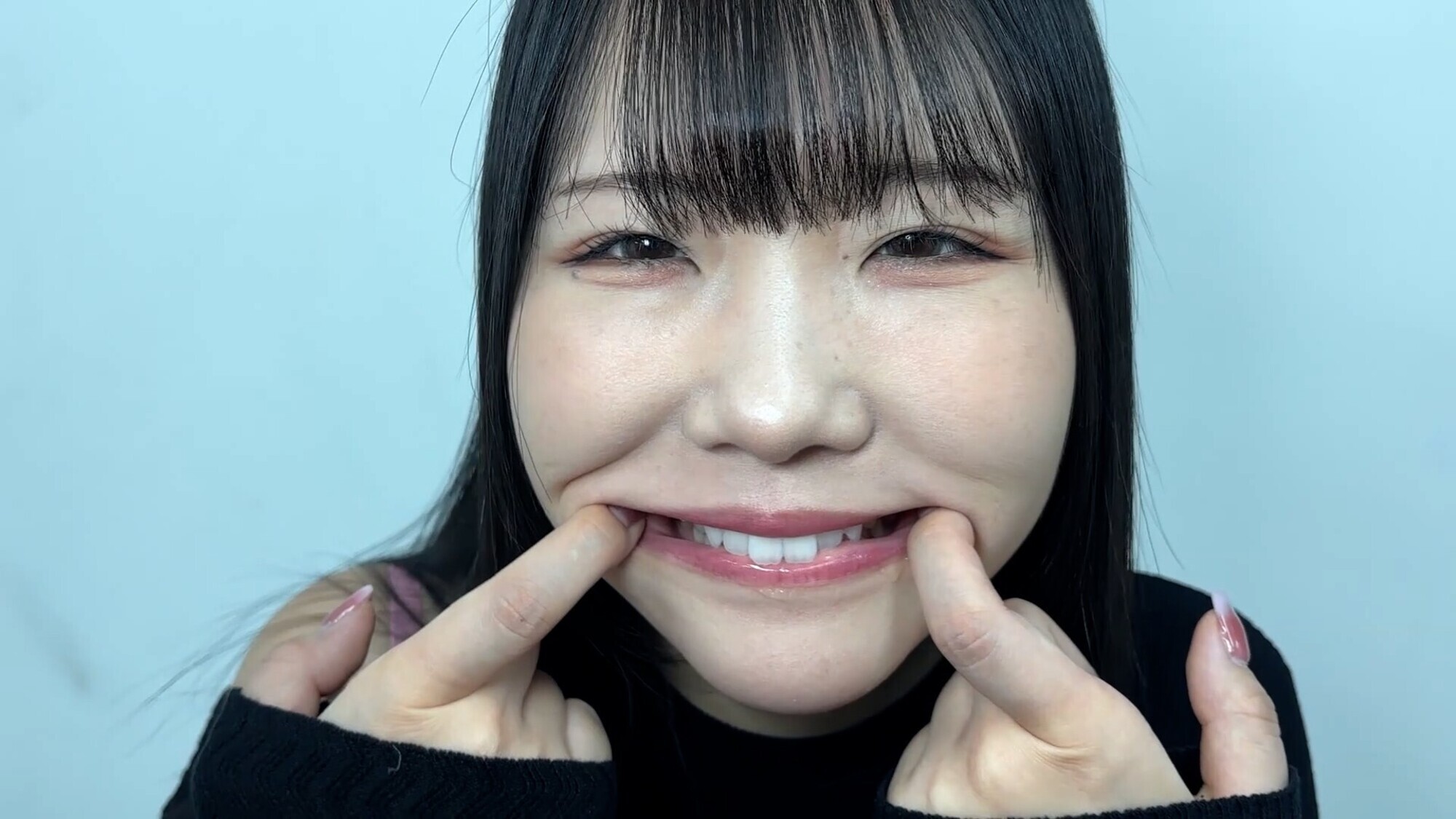 長い舌!みすずちゃんの口内観察 19枚目