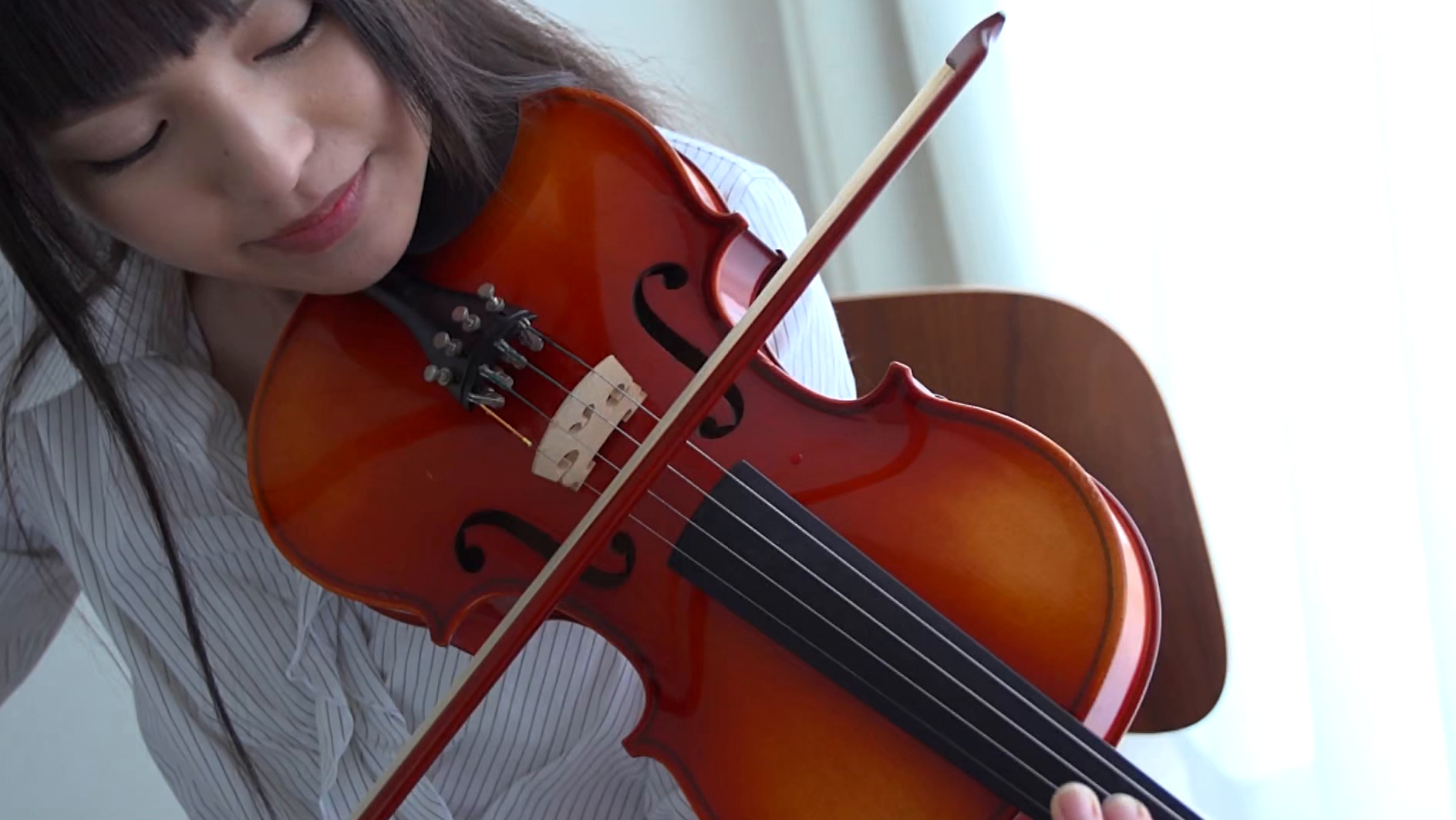 ストラド ～美人で可愛いすぎる現役女子大生ヴァイオリニスト～ 鈴鹿 画像3