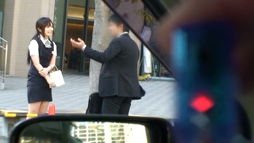 働くオンナ 68 昼休みに街中でイカされるドМ新米OL 画像2