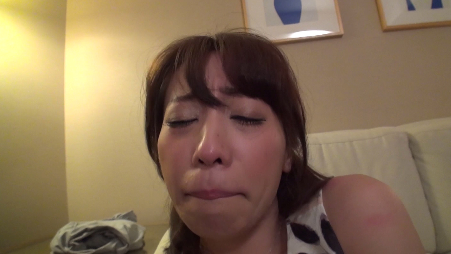 パイパンアップ美人 従順過ぎるパイパン人妻 桃瀬ゆり 37歳 AVデビュー 美人奥様は“見られる”快感を覚えてしまったヌードモデル。いつでもどこでも発情する変態人妻をやりたい放題！！  - アダルト動画 ソクミル