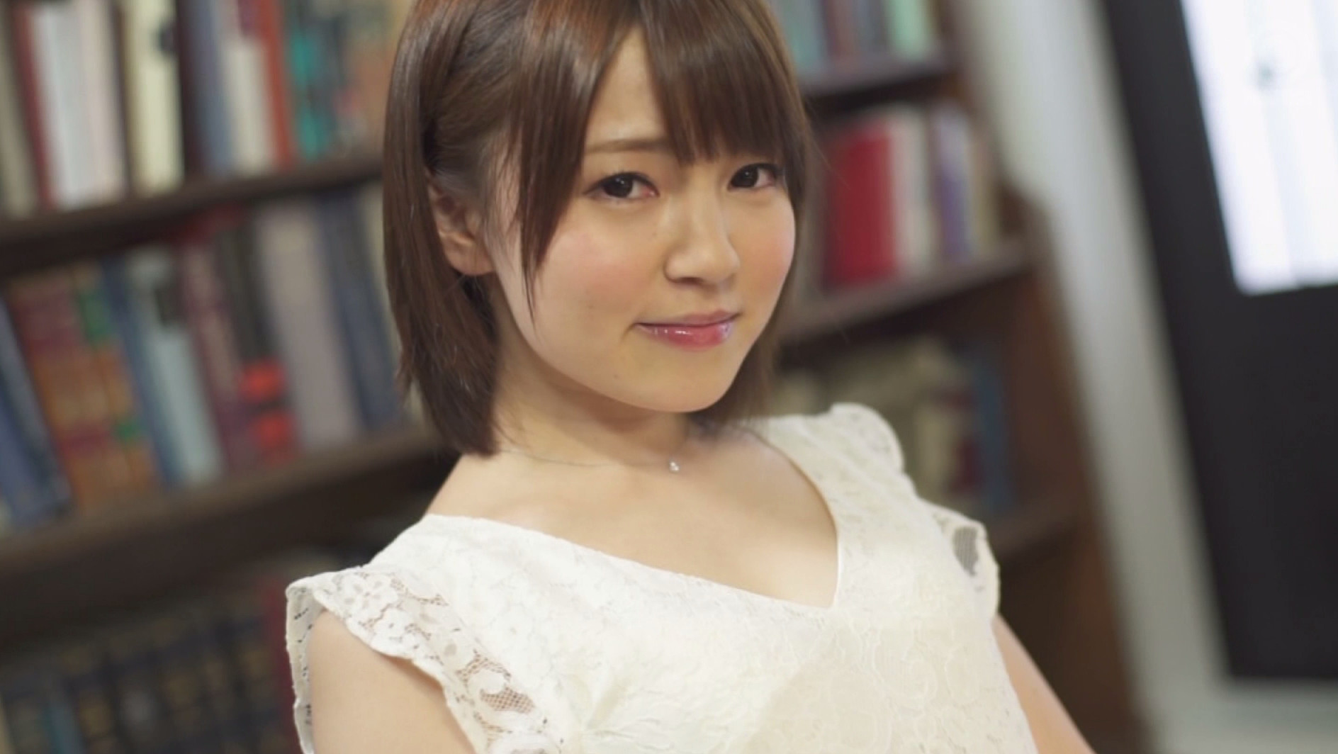 まさかのAVデビュー 小説家 埴生みこ 画像1