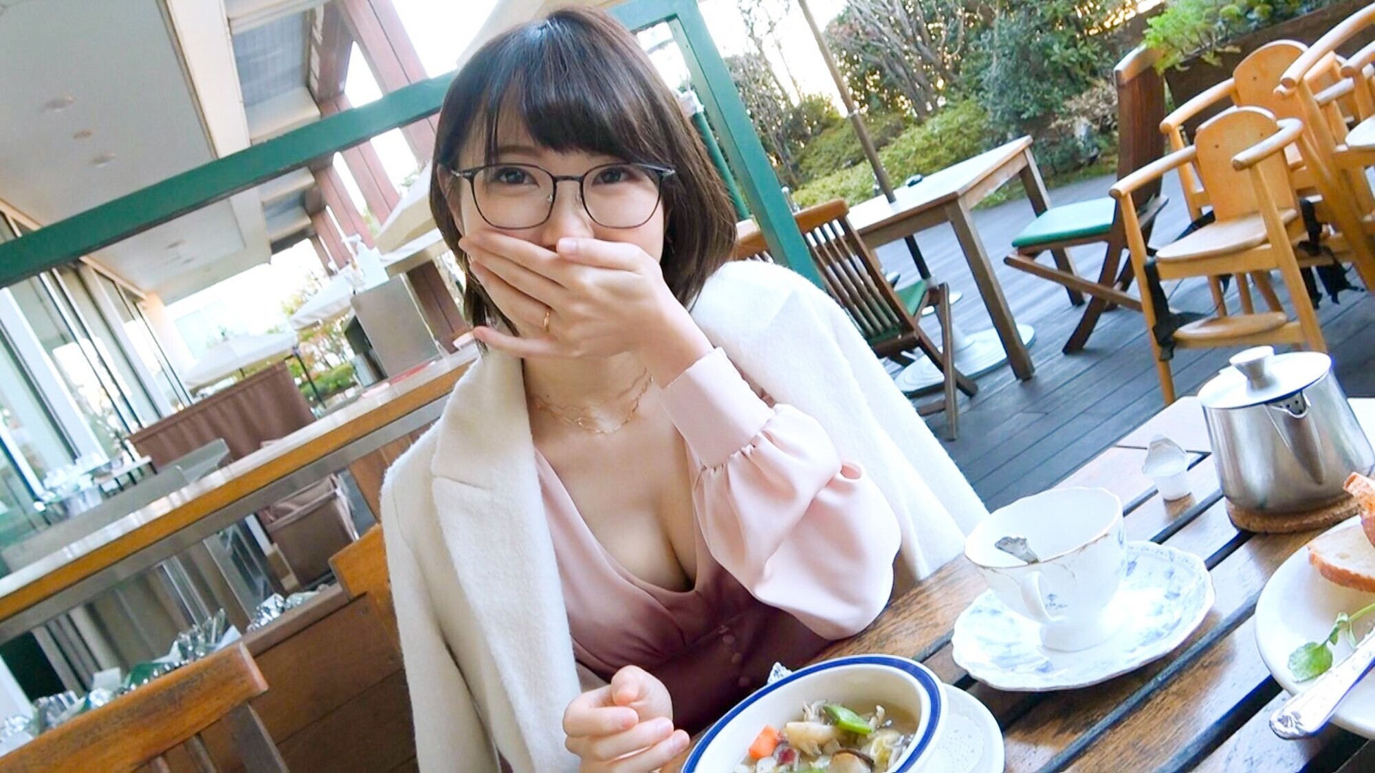 月曜から中出し【人妻自宅中出し訪問~美人妻3名】 05 画像1
