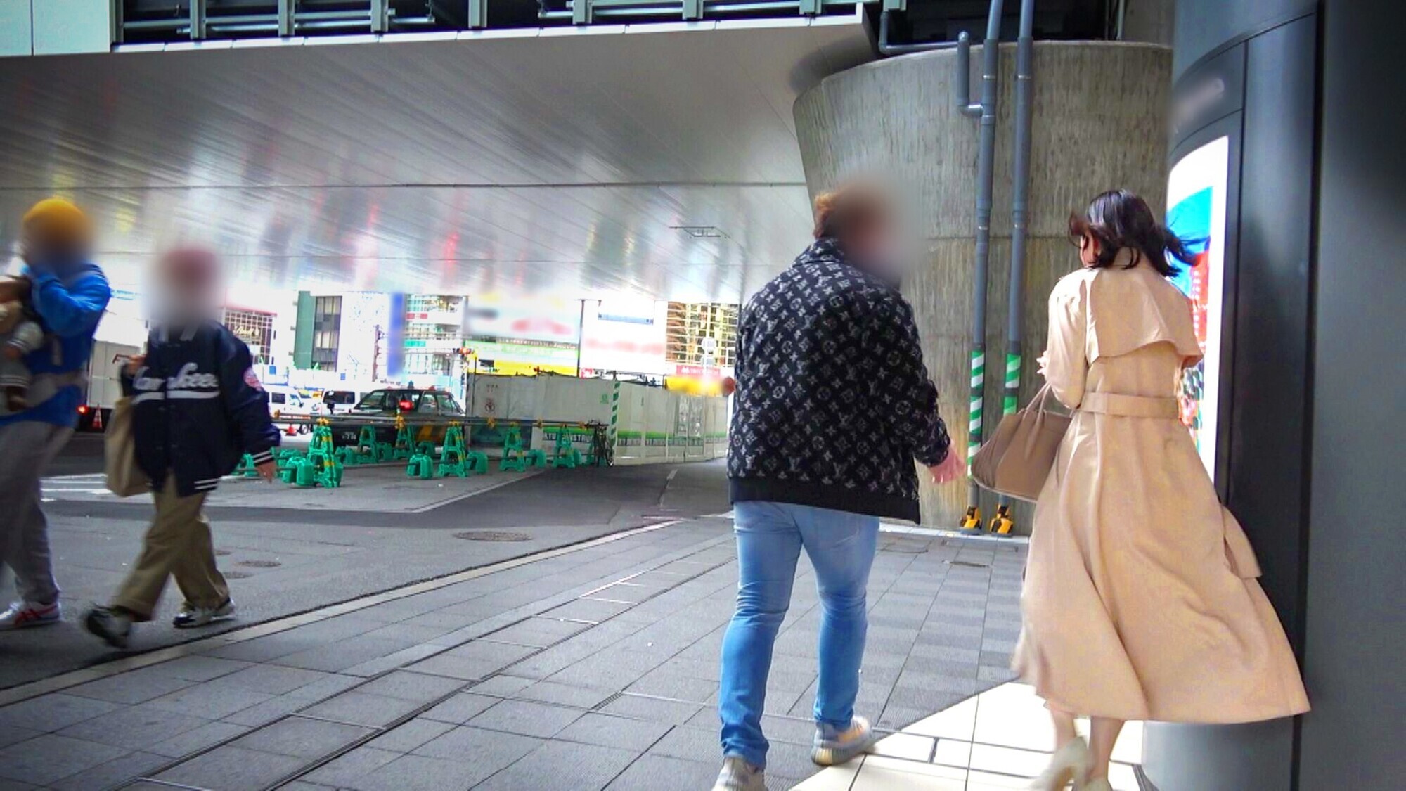 月曜から中出し【人妻自宅中出し訪問~美人妻3名】 09 画像2