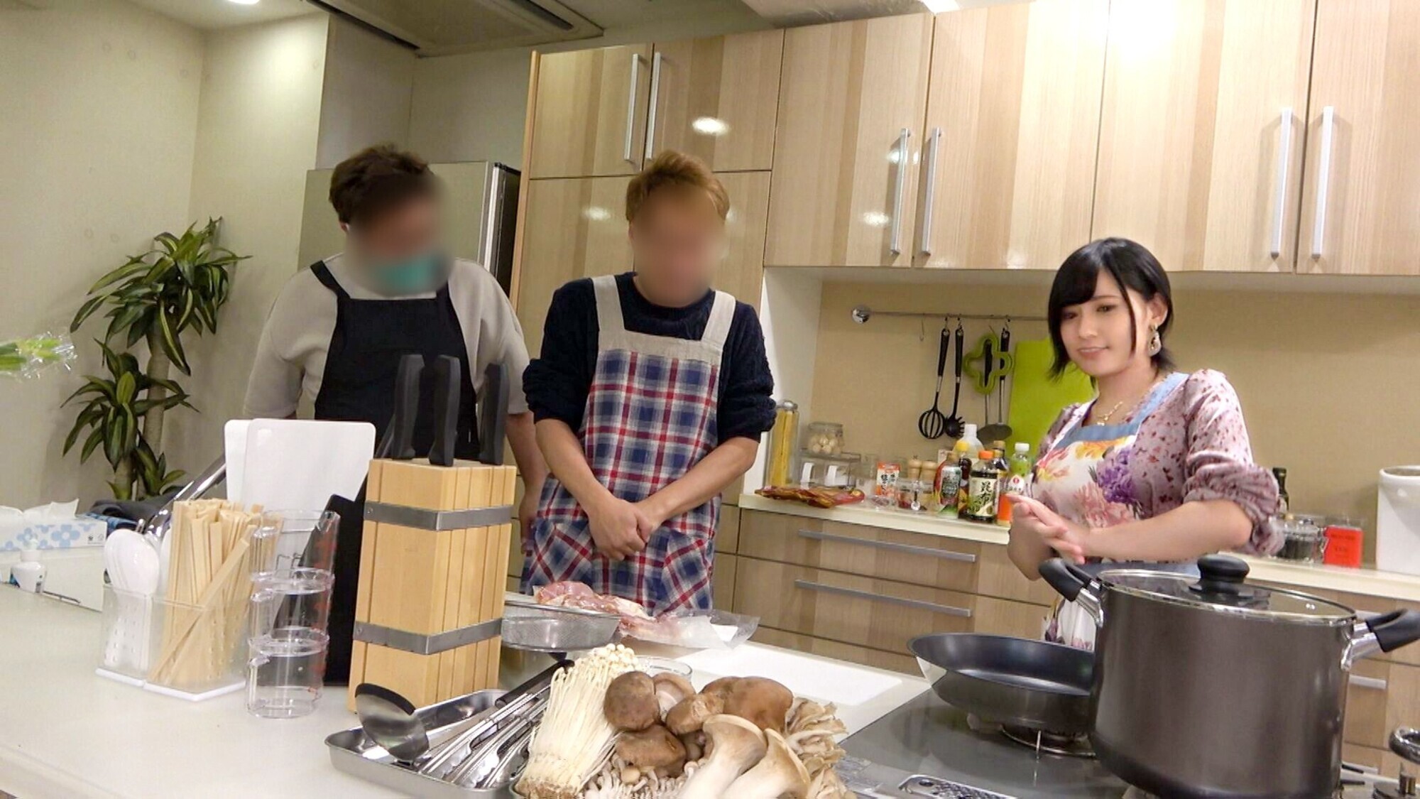 月曜から中出し【人妻自宅中出し訪問~美人妻3名】 10 画像10