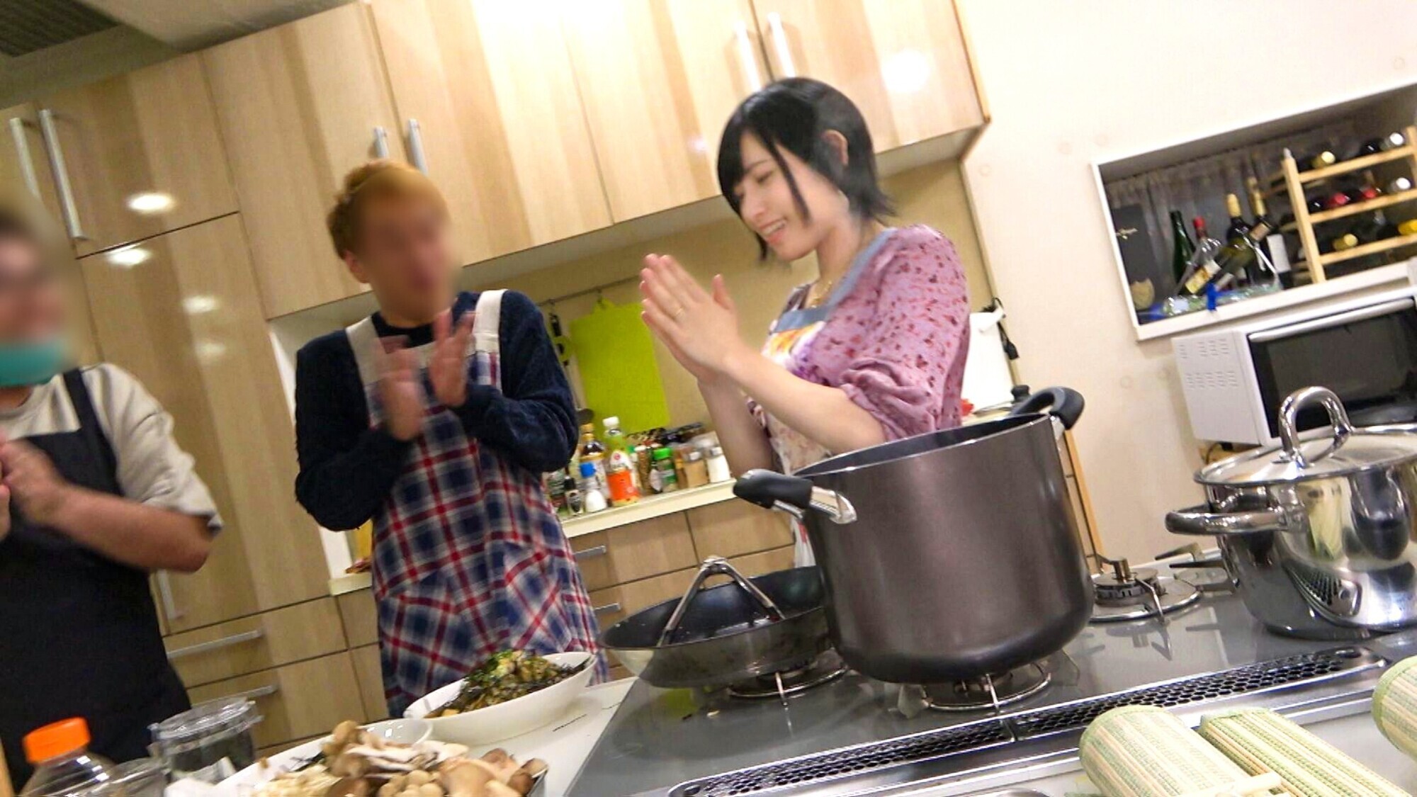 月曜から中出し【人妻自宅中出し訪問~美人妻3名】 10 画像12