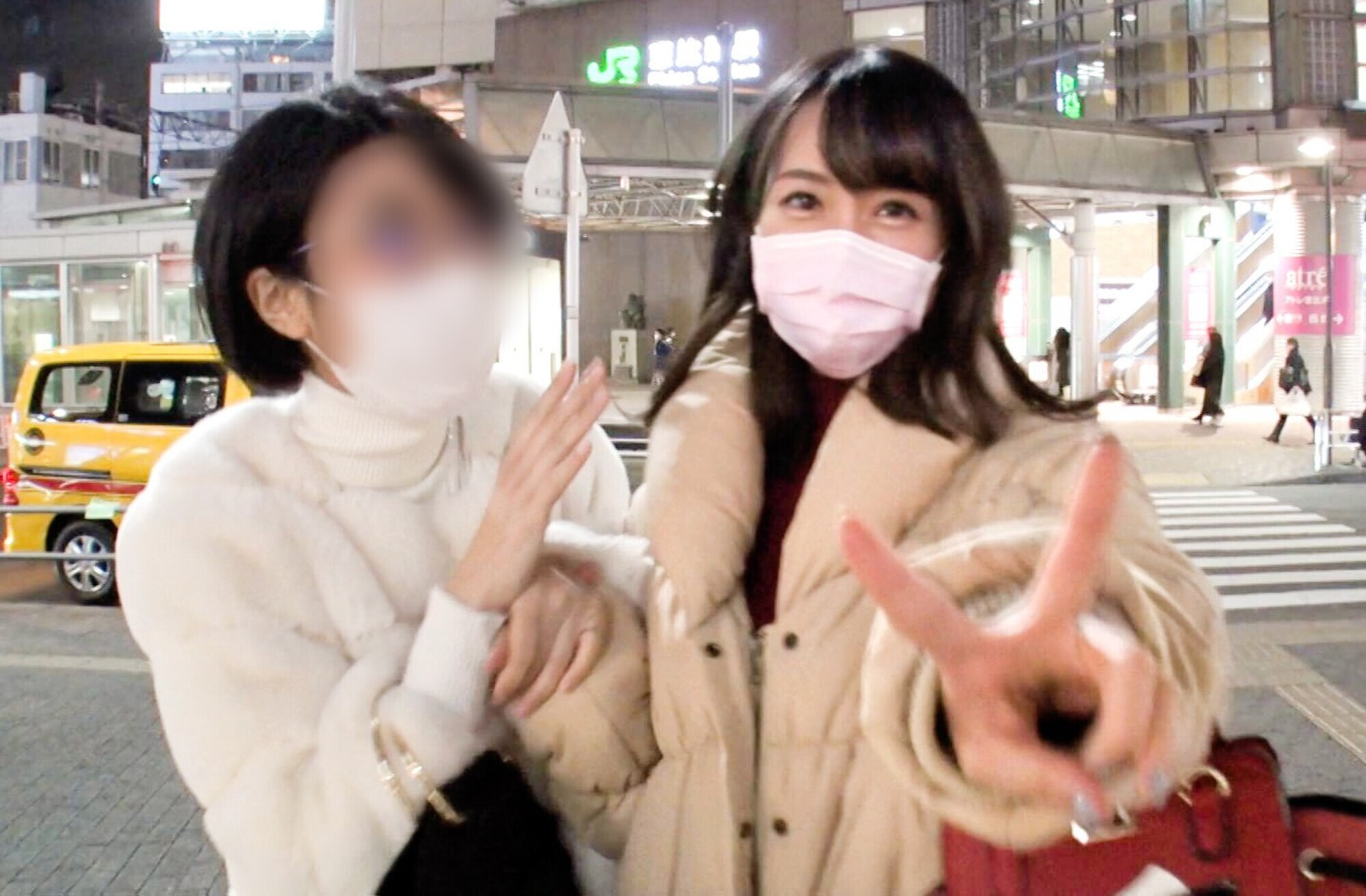 勝負下着、見せちゃいます！性豪ギャル自宅中出し PREMIUM 05