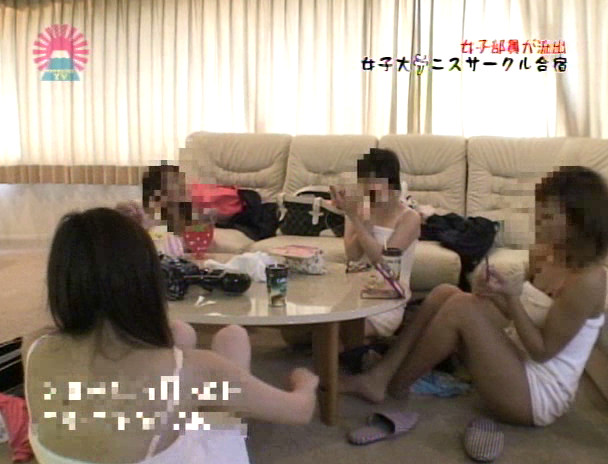 【】女子部員から流出！女子大テニスサークル合宿の盗○映像-23