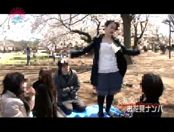 大乱交!お花見ナンパ~酔った女をグループごとお持ち帰り 画像2
