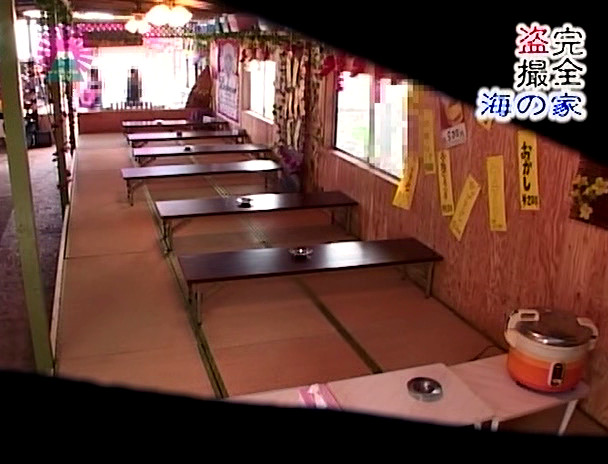 完全盗○!海の家(1)~女子更衣室から和式トイレまで 画像1