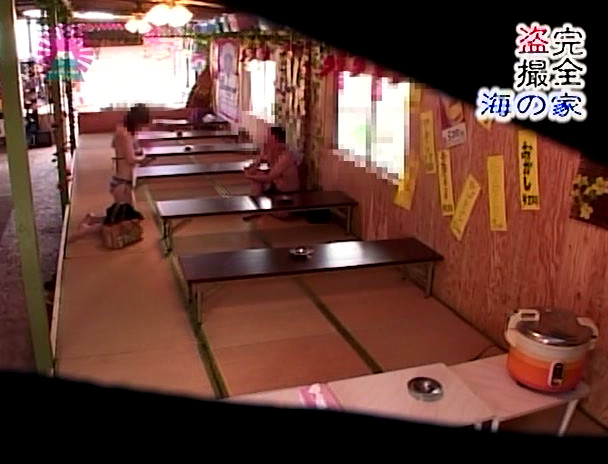 完全盗○!海の家(1)~女子更衣室から和式トイレまで 画像12