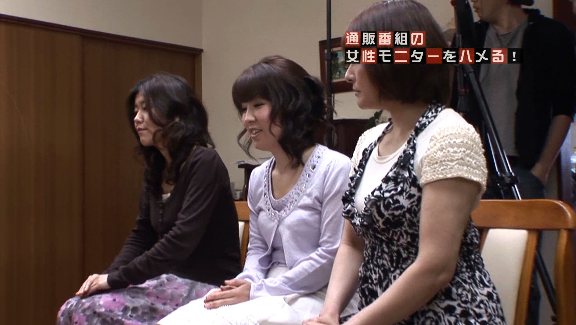 通販番組の女性モニターをハメる!レオタード姿をさらした主婦にセクハラ三昧! 画像1