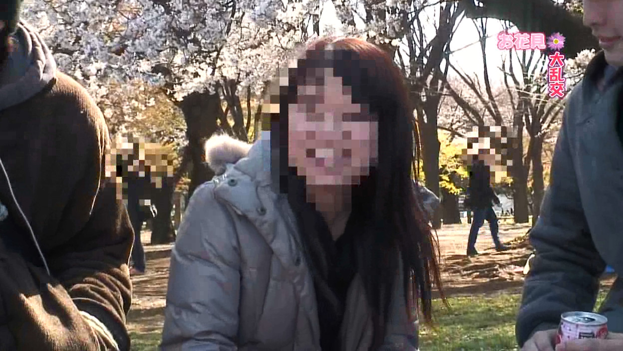 総勢25人のお花見大乱交スペシャル~ほろ酔い女子大生・OL・ママさんとオマ●コ 画像2