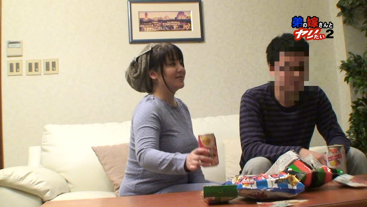 【エロ動画】弟の嫁さんとヤリたい（2）～尋常じゃなくムチムチなカラダがたまんねエ！ イメージ3
