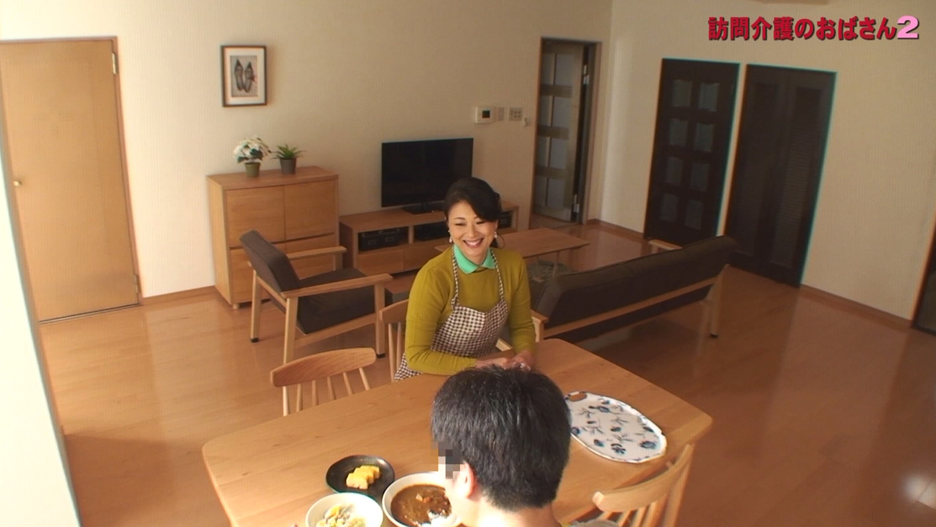 ウチの親父を訪問介護するムッチリ体型のおばさんが俺好みなのでこれはヤルしかない(2) 画像6