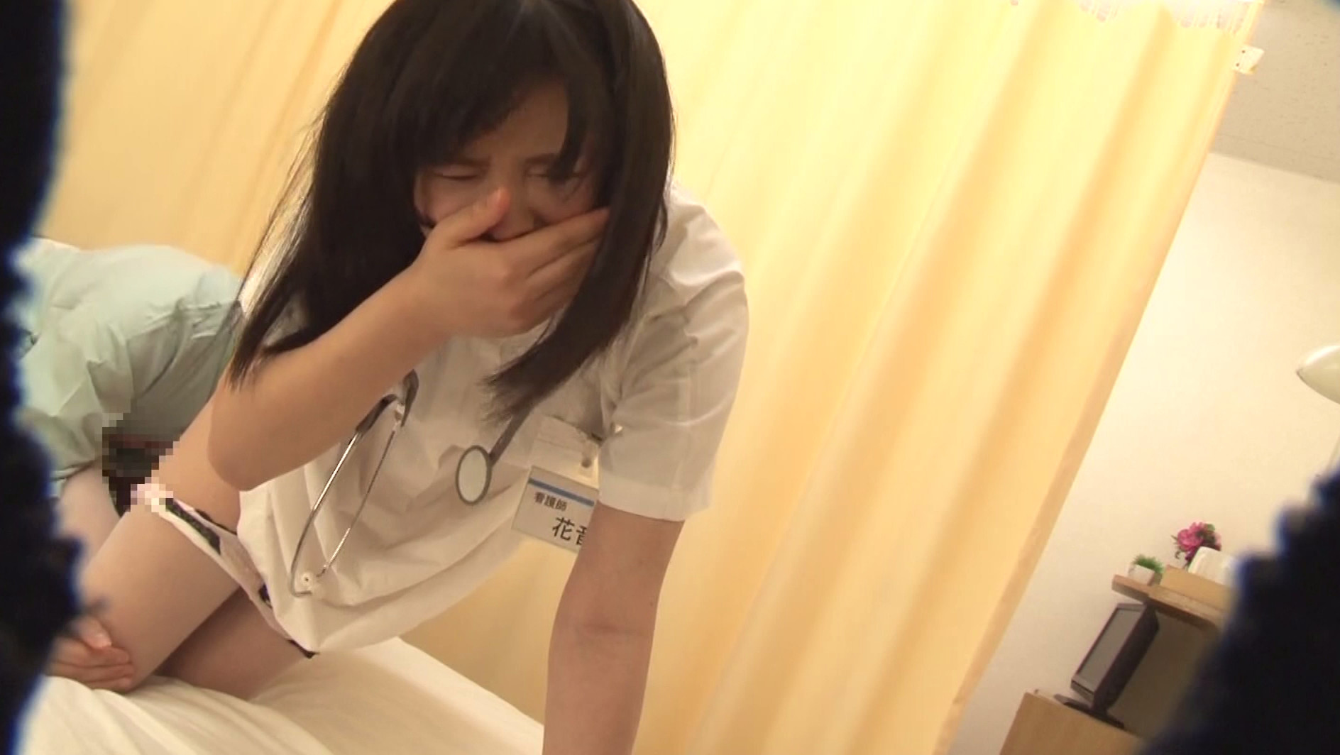 肛門科らしからぬ清楚系美人ナースにアナルをイジって貰える病院に潜入 画像16