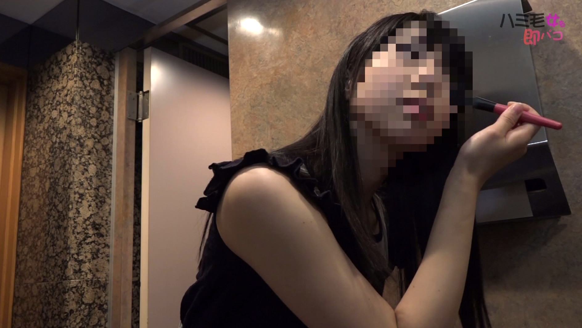 パンチラ盗●した上でハミ毛している品のない女をナンパ即パコ 画像21