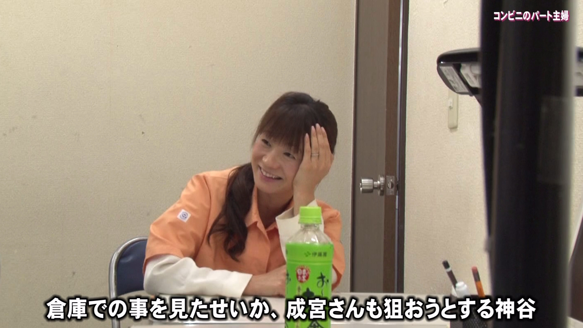 コンビニでパートしている主婦のムッチリしたお尻がエロいので顔をうずめたりブチ込んだりしたい 画像21