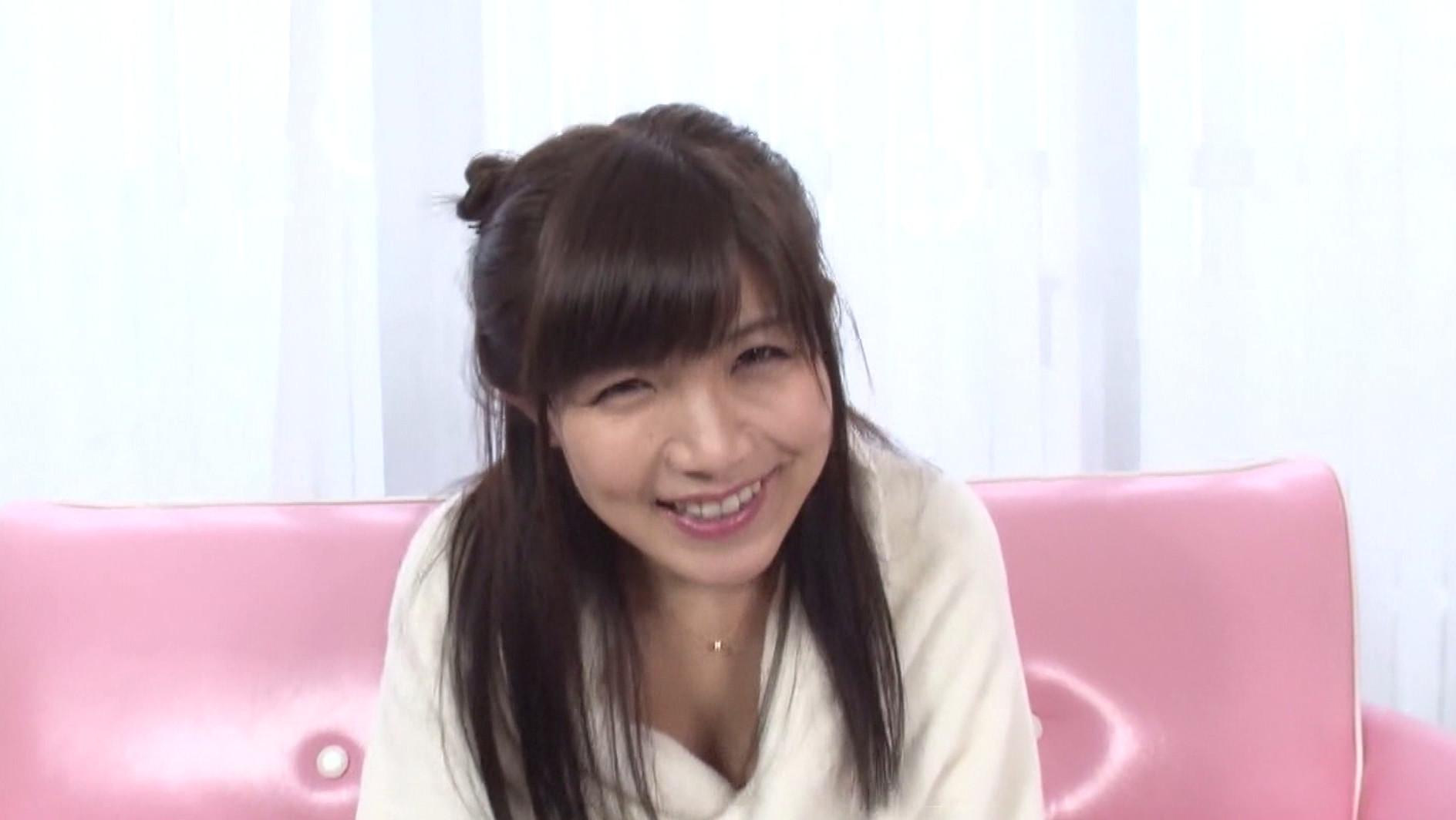 【アダルト動画】笑顔が一番な美泉咲ちゃんは誰もが触りたくなるムッチムチのFcupスケベ巨乳