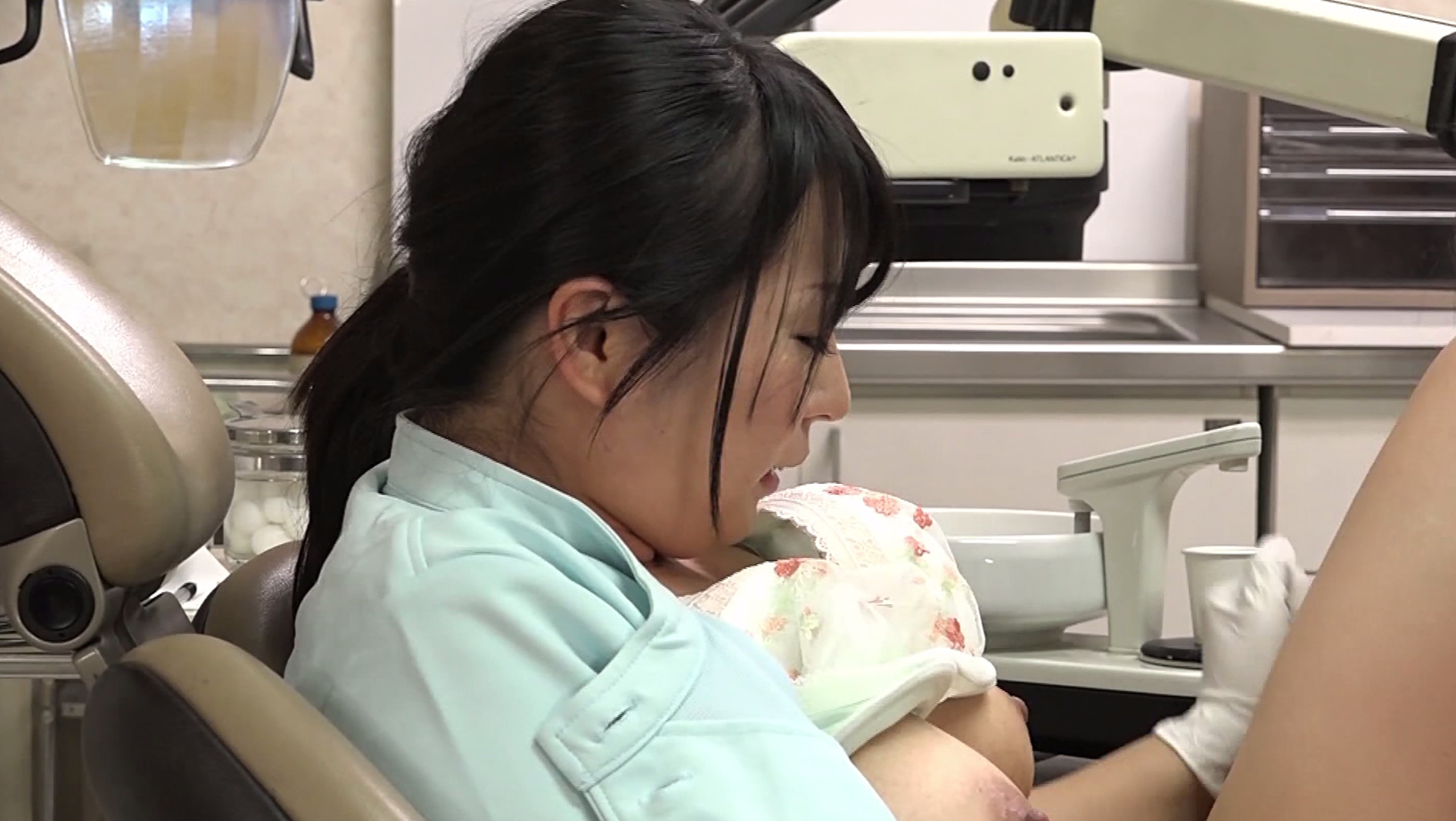 歯科助手をしている兄貴の嫁さんがかなりのデカパイなので一発お願いしたい総集編 画像5