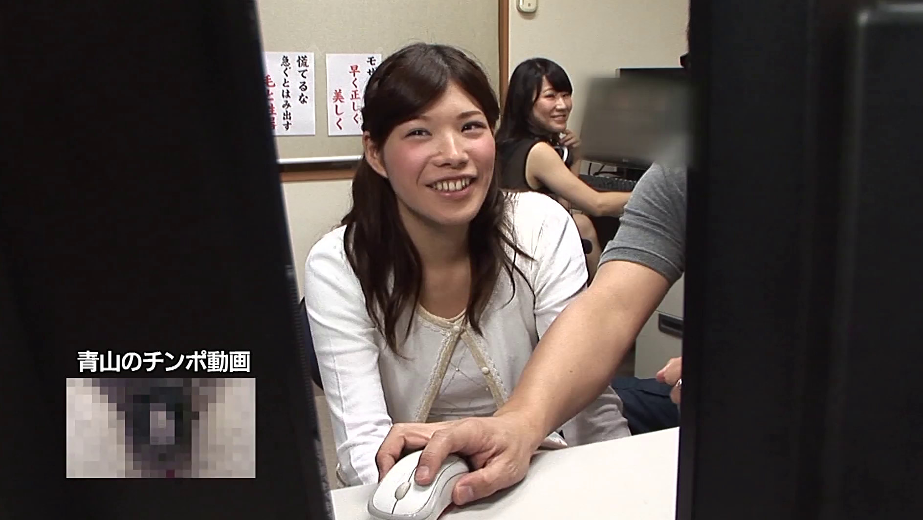 AV会社でモザイク処理のアルバイトをする女たち豪華版(2)~無修正チンコマ●コに興奮したところをすかさずハメ! 画像16