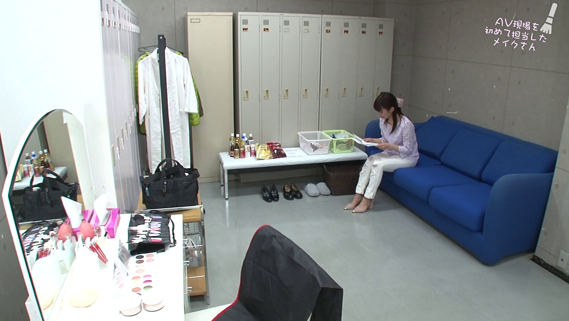 AVの撮影現場を初めて担当した真面目そうな美人メイクさんを騙して中●し! 画像2