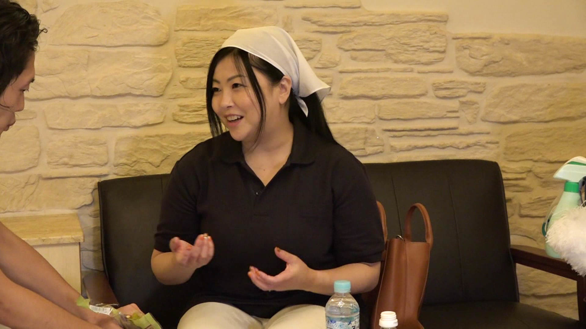 ラブホ清掃員の五十路おばさんが爆乳デカ尻の豊満ボディーなのでもう我慢できない! 画像2