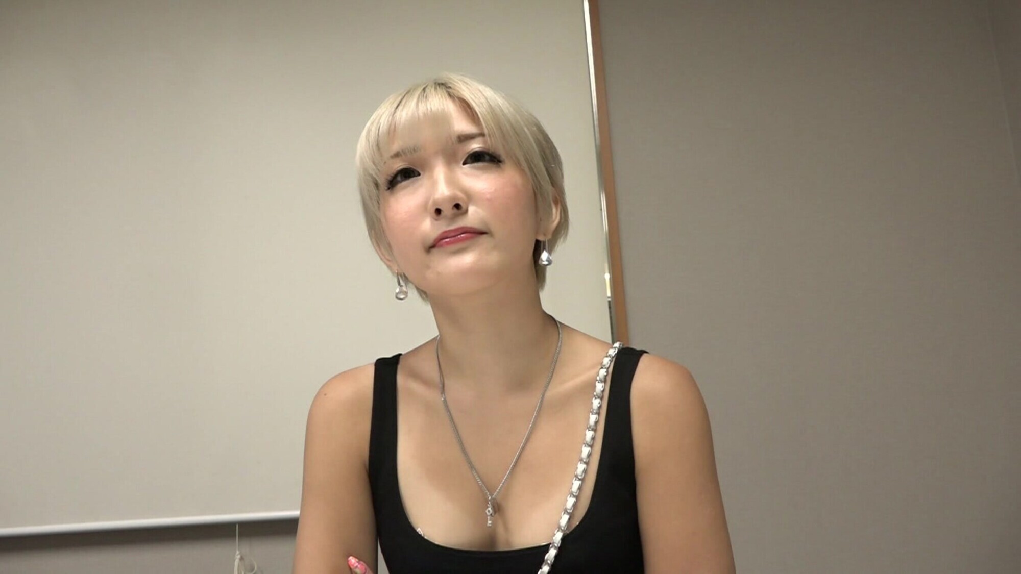 やりすぎヤリマン伝説 豪華版~マッチングアプリで男を食いまくる女神たち 朝日奈みおさん23歳&玉木くるみさん26歳 画像1