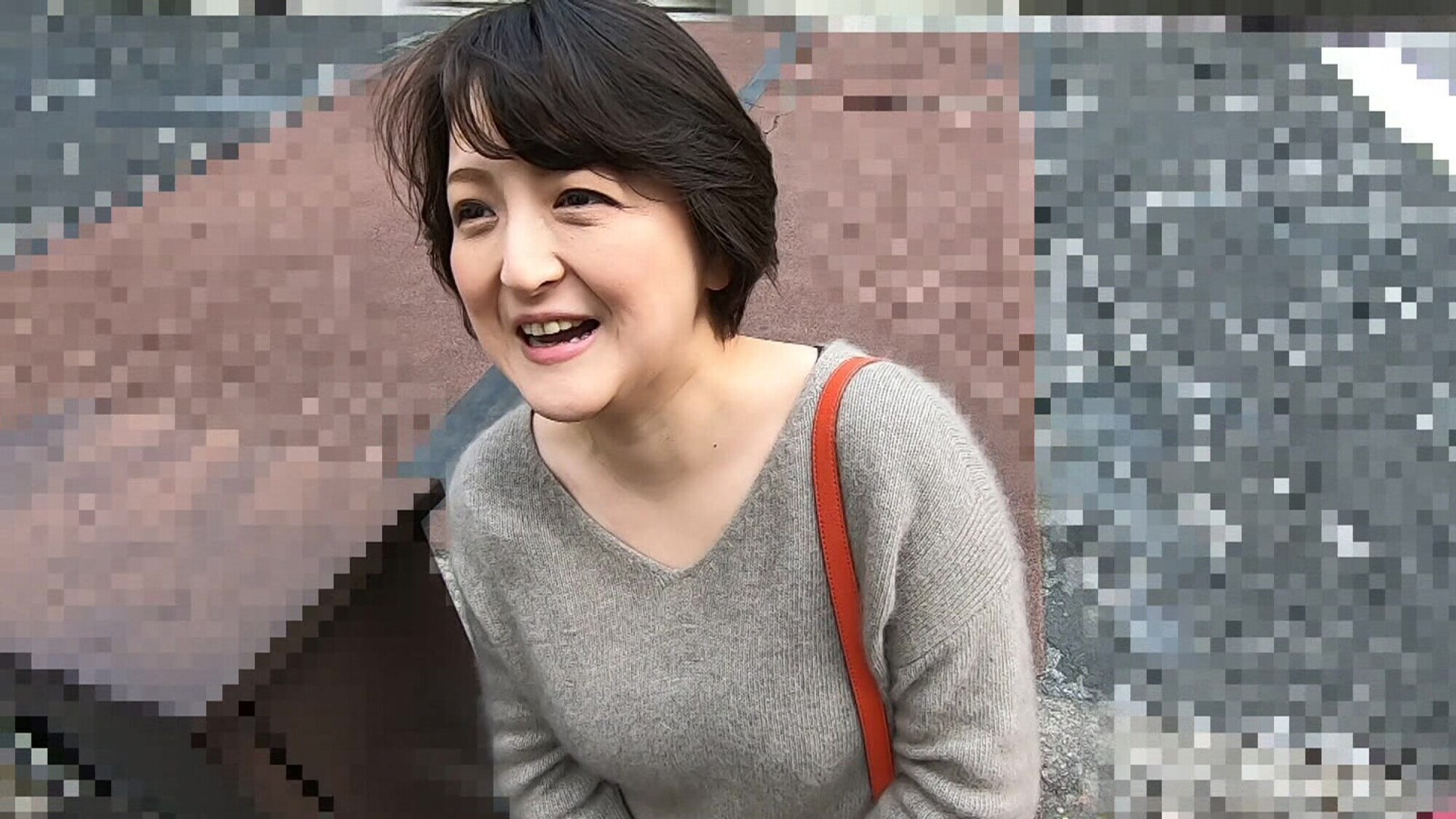 ピタパン巨尻おばさんナンパ!むっちり尻と食い込みマン肉がたまんねぇ~! 画像1
