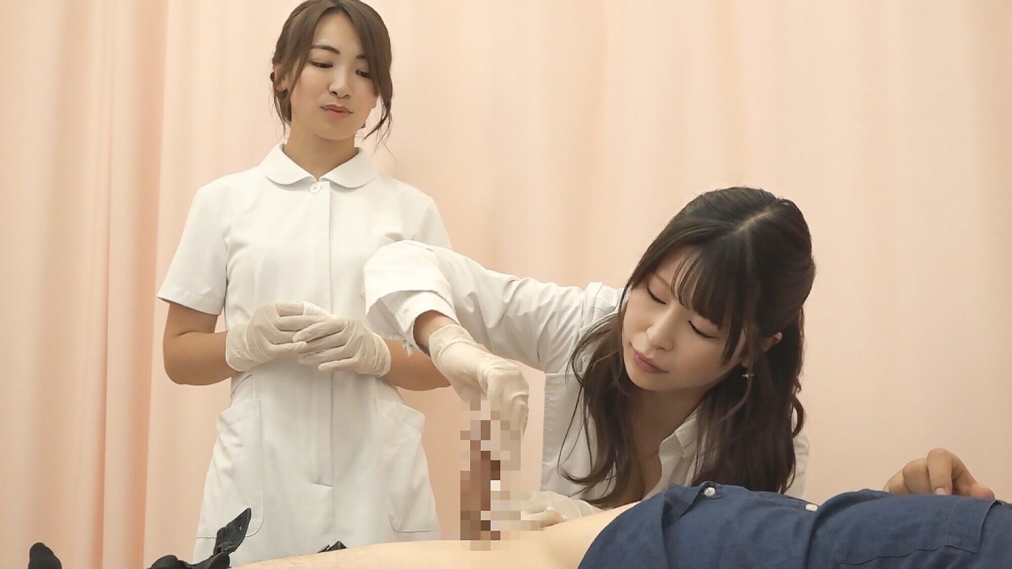 美人と評判の泌尿器科・女医にギン勃ちチンポを見せつけてSEXできるのか?(9) 画像7