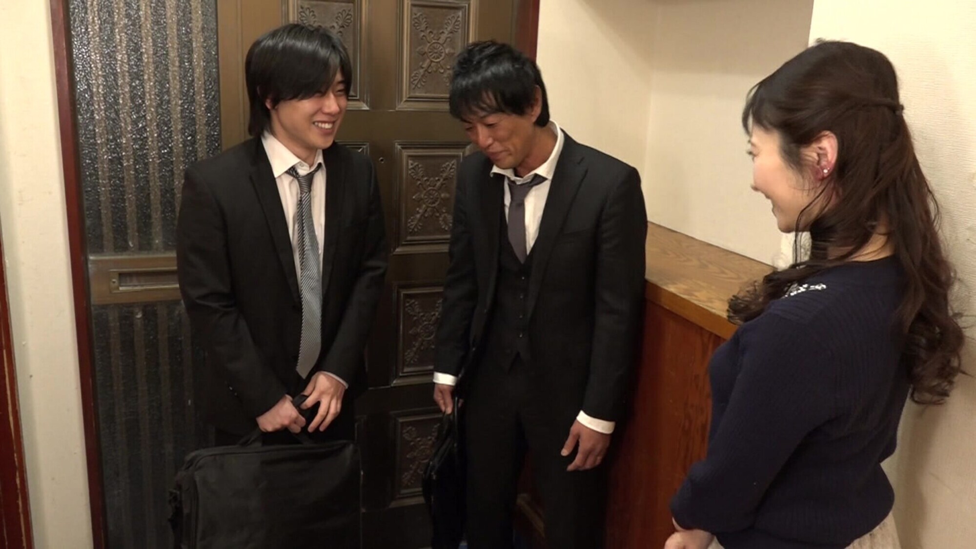 欲求不満の妻をデカチンの部下と2人きりにしてみたら（21） 画像1